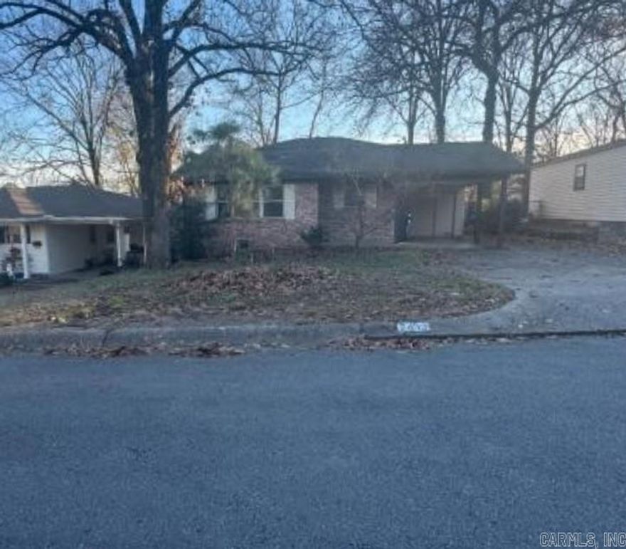 Don't miss out on making this traditional brick 4 bedroom 2 bathroom your own.  Conveniently located in Midtown near Meriwether Park.  Sold As Is.