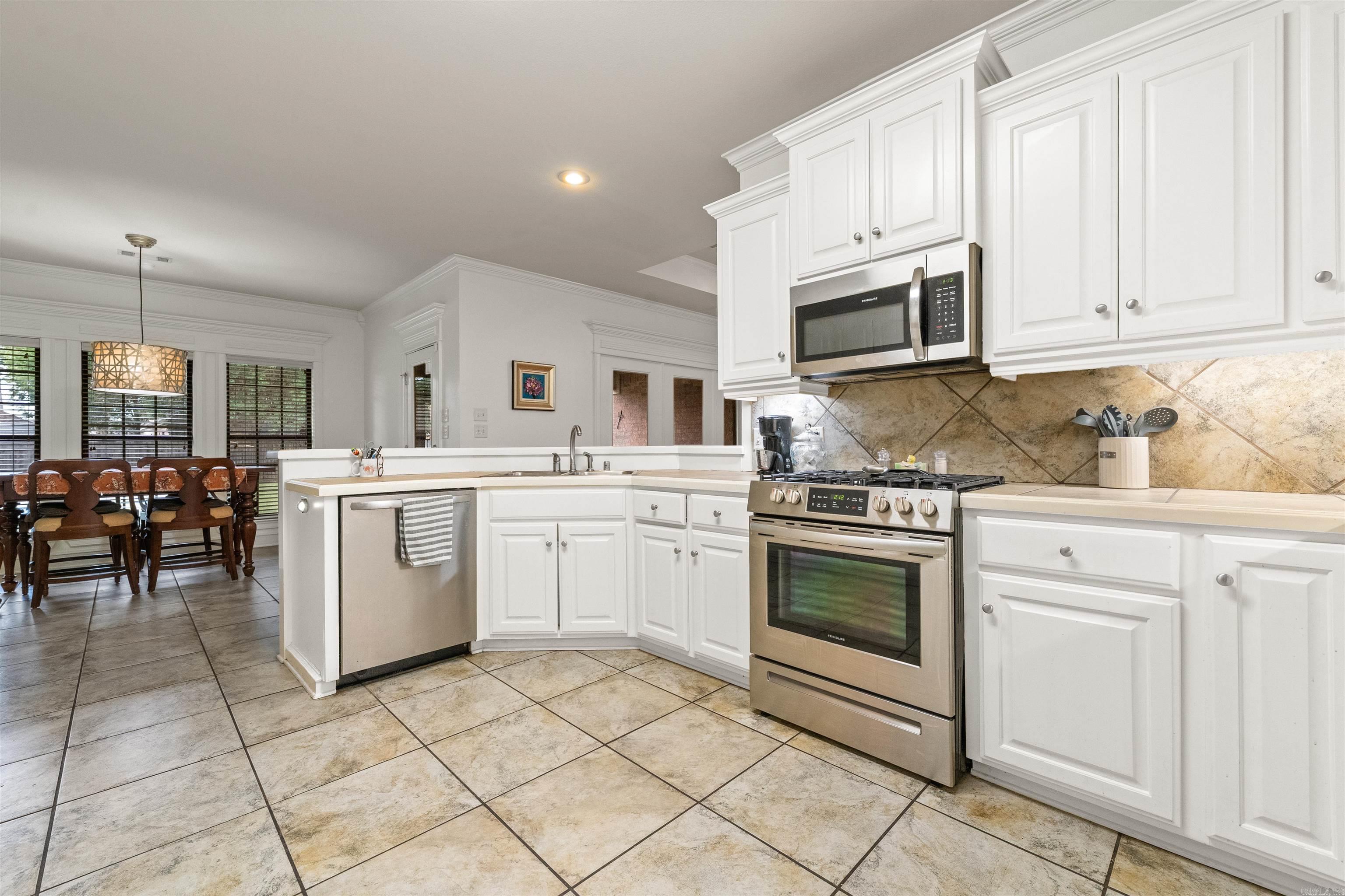 COUNTRY CLUB OF ARK THE - Residential