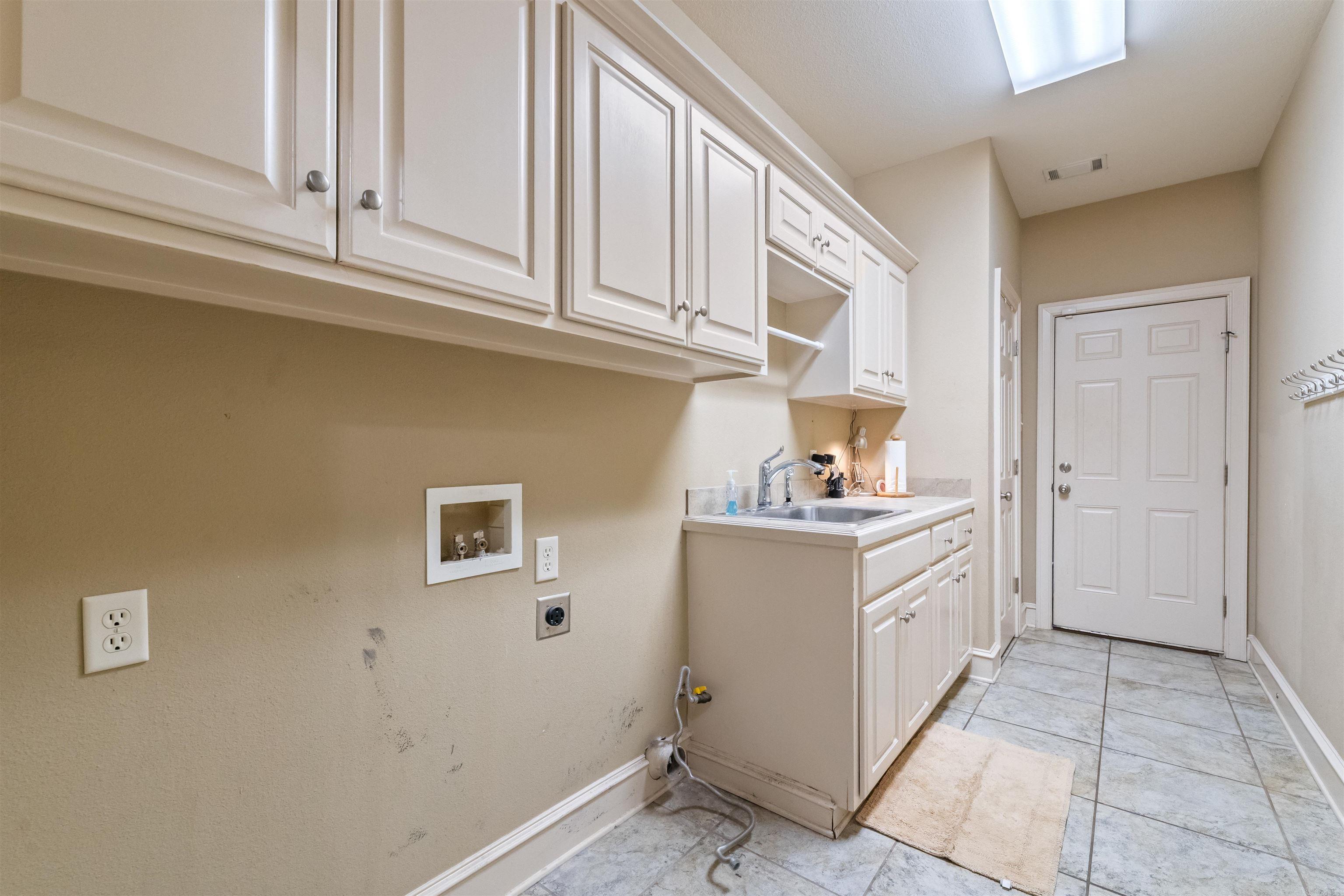 COUNTRY CLUB OF ARK THE - Residential