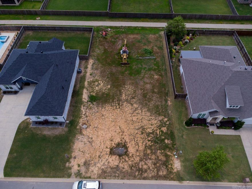 Build your dream home on this prime level lot in the beautiful, well-established Country Club of Arkansas in Maumelle. Located near parks, schools, shopping, and dining, you'll have both tranquility and convenience. Don't miss this opportunity, contact us today with any questions!