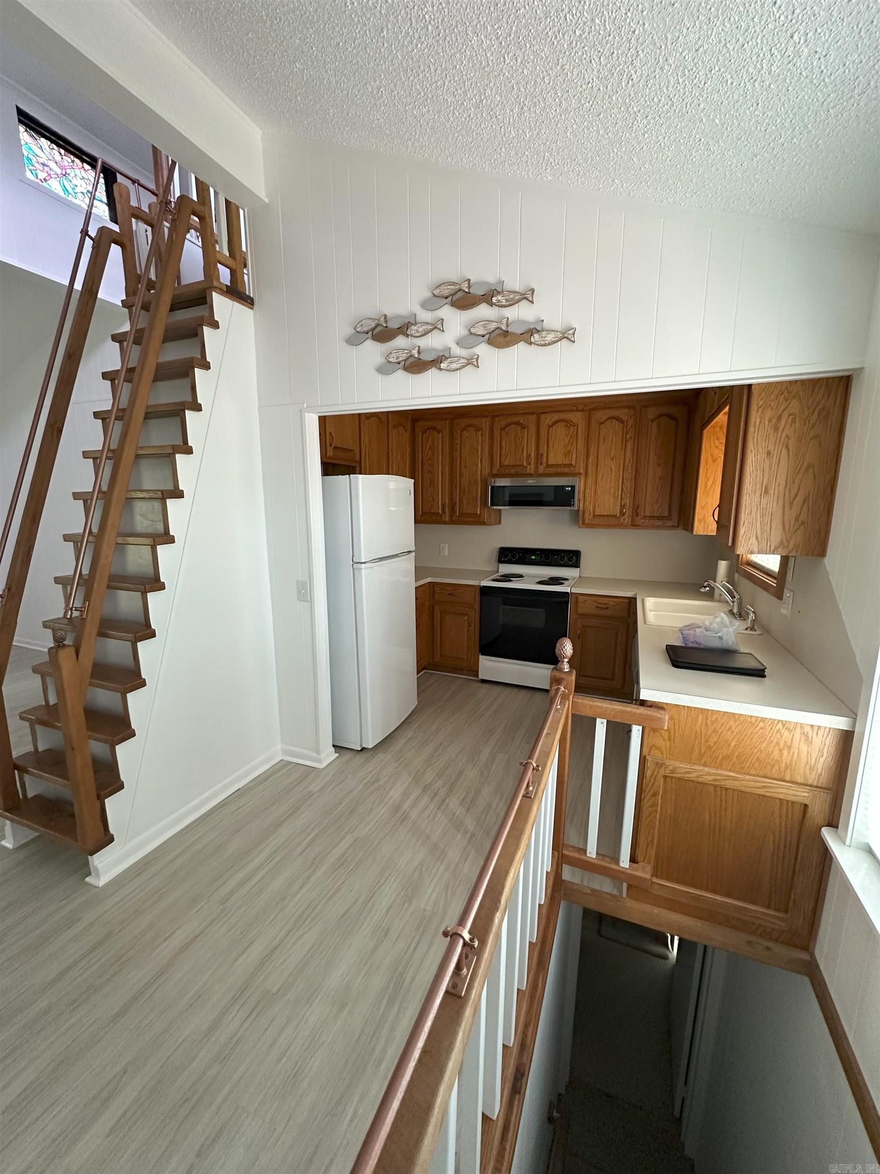 SKYPOINT ESTATES - LAKE - Residential