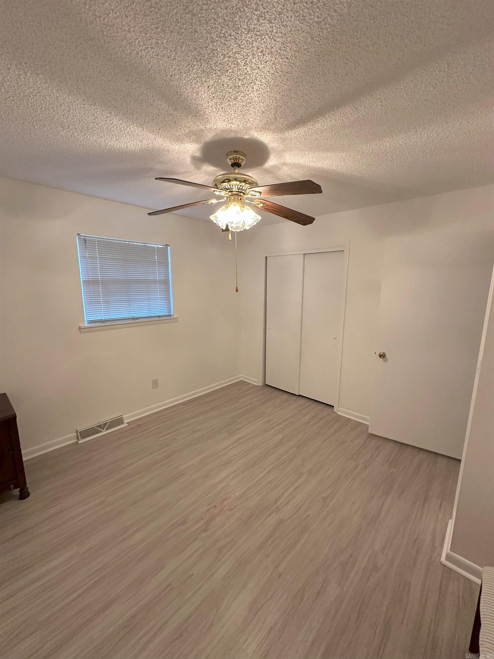 SKYPOINT ESTATES - LAKE - Residential