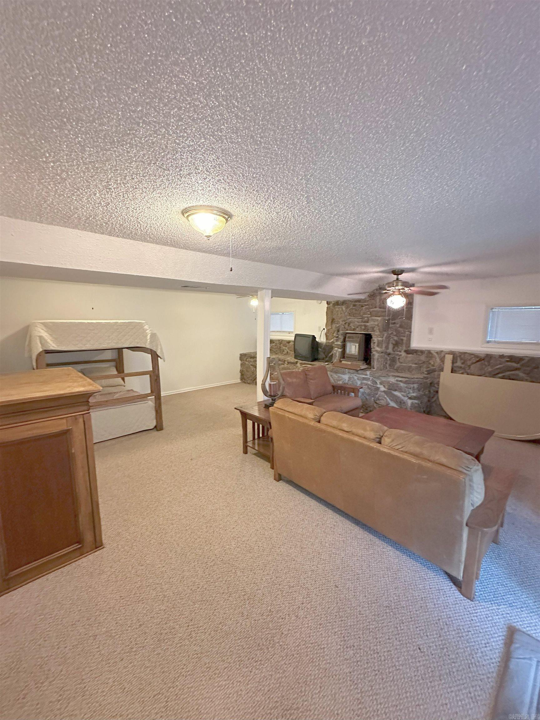 SKYPOINT ESTATES - LAKE - Residential