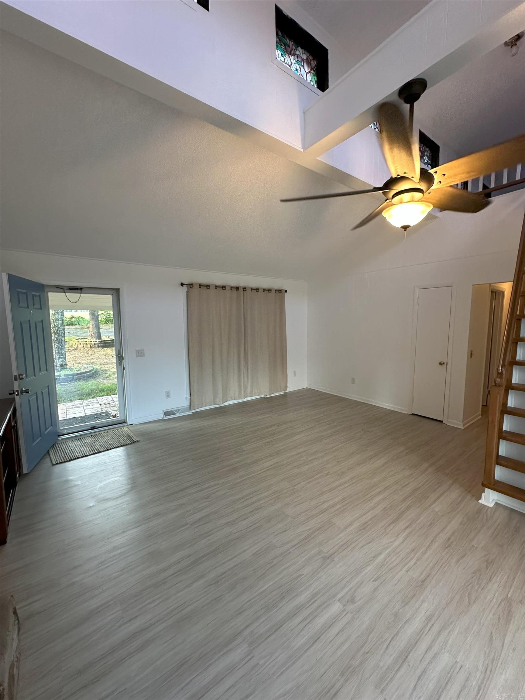 SKYPOINT ESTATES - LAKE - Residential
