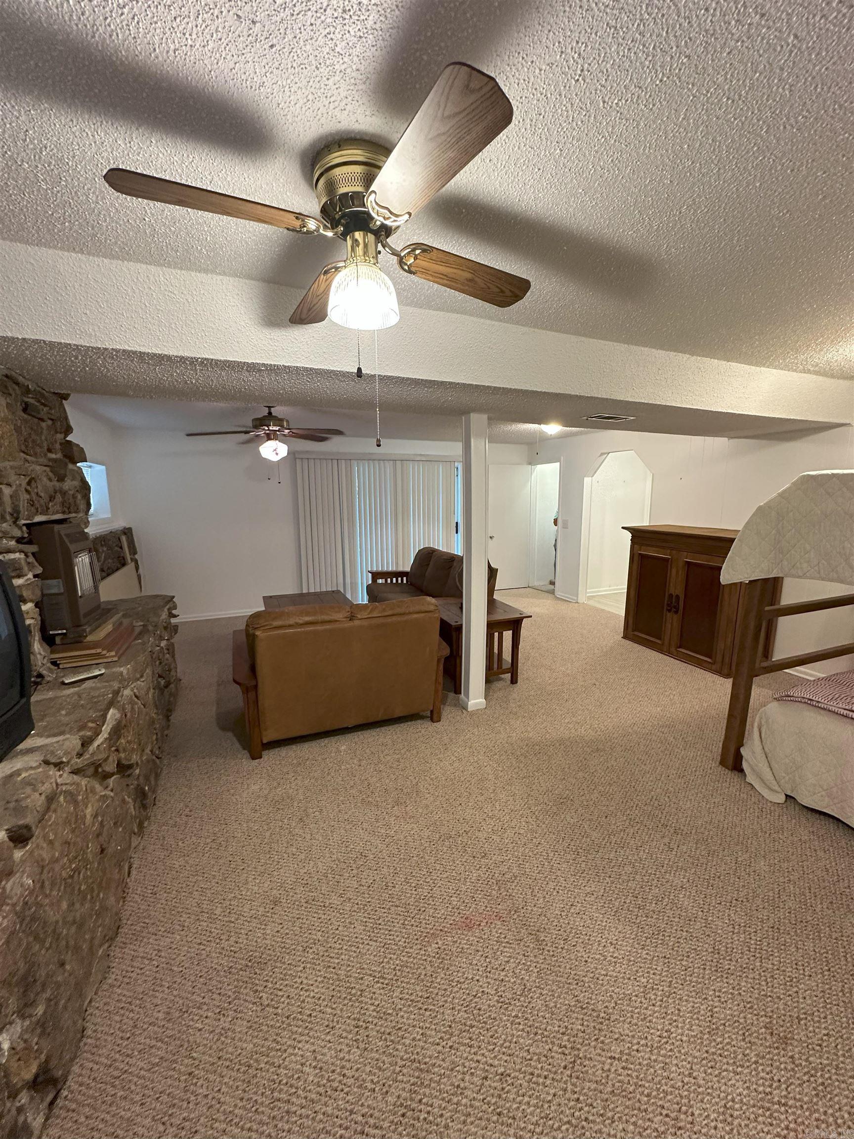 SKYPOINT ESTATES - LAKE - Residential