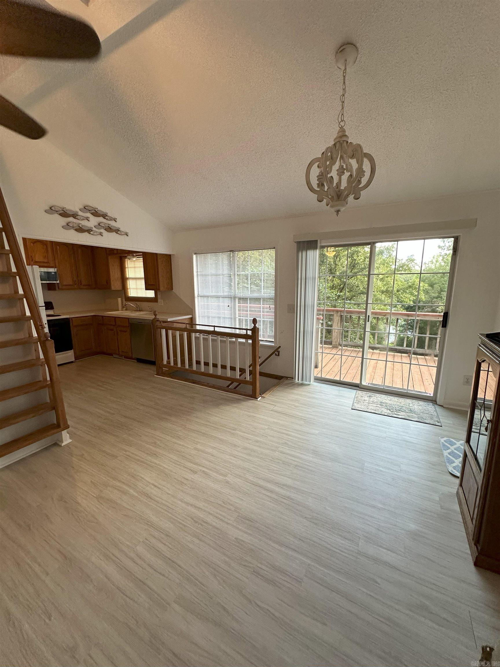 SKYPOINT ESTATES - LAKE - Residential