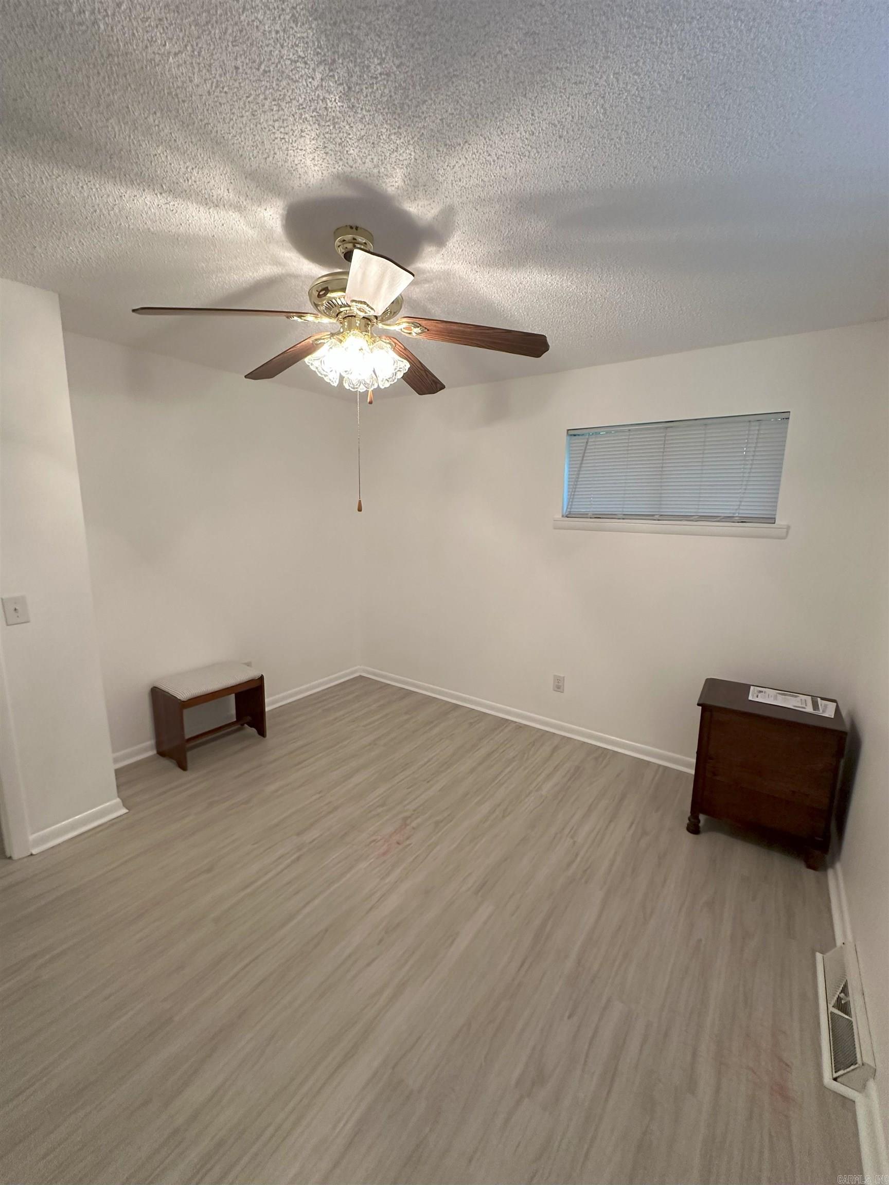 SKYPOINT ESTATES - LAKE - Residential