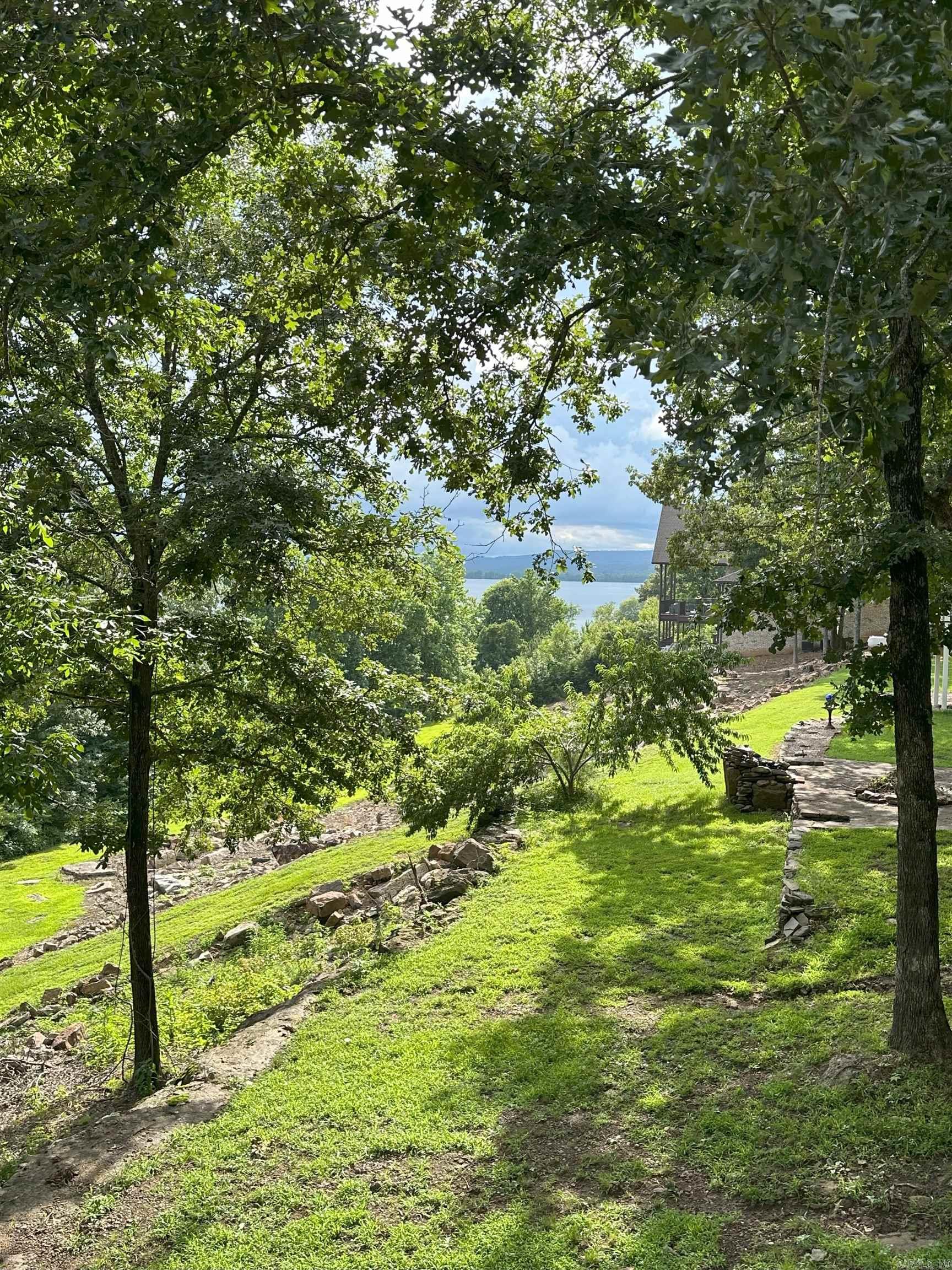 SKYPOINT ESTATES - LAKE - Residential