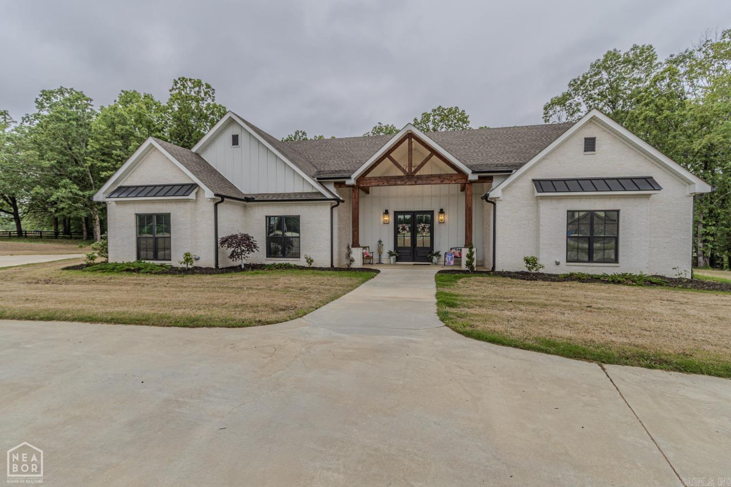 Welcome to your dream home in the sought-after Lakes at Pineknot! This 4,900 sq ft home blends timeless design with modern luxury on a private 4.09-acre lot. It features 4 bedrooms (plus optional 5th bonus room), 3.5 baths, and a flexible floor plan perfect for daily living or entertaining. The show-stopping kitchen includes double islands, high-end appliances, and a hidden walk-in pantry. The spacious living area opens to a covered patio with built-in electric heaters for year-round comfort. The large bonus room can serve as a 5th bedroom, theater, playroom, or guest suite, and a dedicated office adds convenience. The luxurious primary suite offers a soaking tub, dual vanities, and an oversized walk-in closet with a center island. Additional highlights: oversized 3-car garage, safe room, ample storage, large laundry, and private lake access. Donāt miss this oneācall today to schedule your showing!