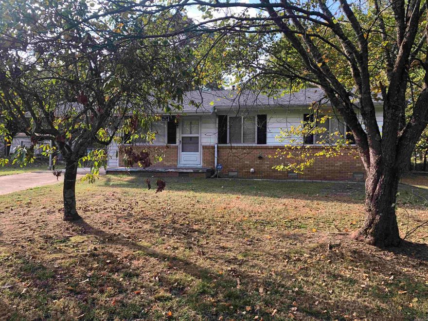 This is a cute home located in a quiet friendly neighborhood just minutes away from shopping, dinning, and UALR. This home has a big backyard that’s fully fenced in and perfect for pets and has a drive through gate for a  easy entry. See Agent Remarks
