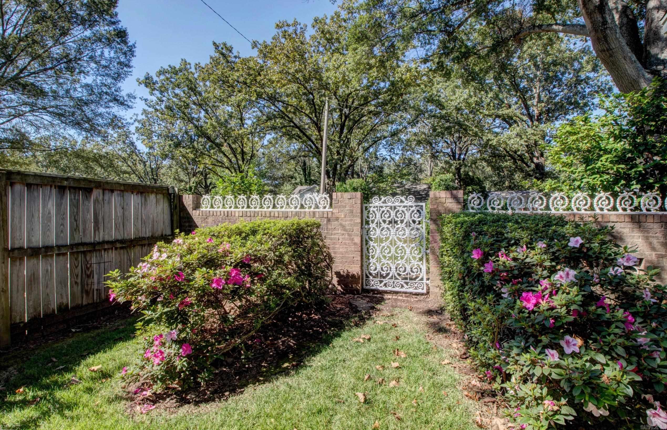 BRIARWOOD - Residential