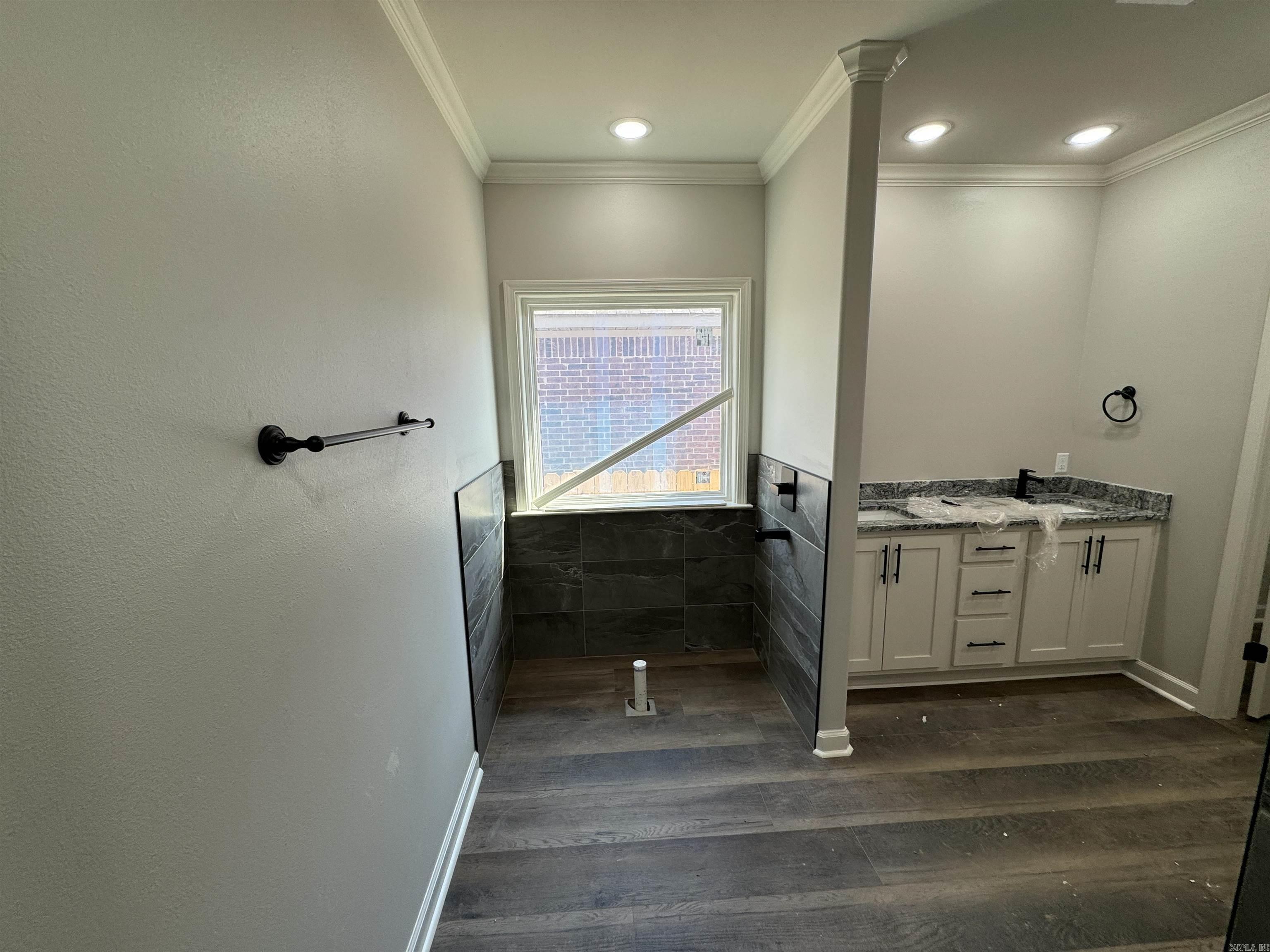 WANDERING RIDGE - Residential