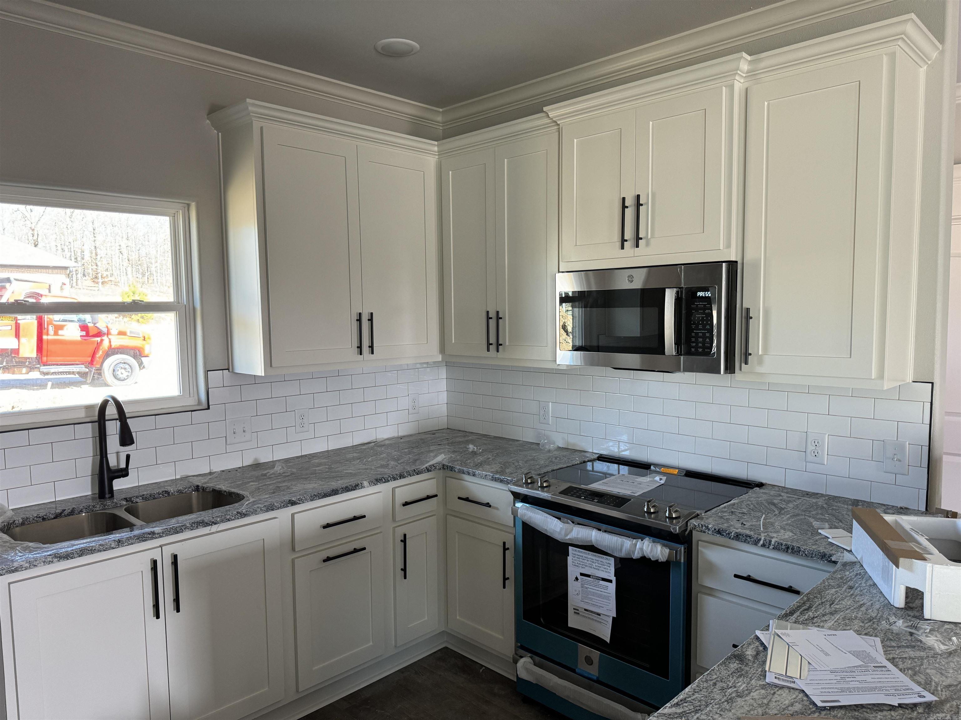 WANDERING RIDGE - Residential