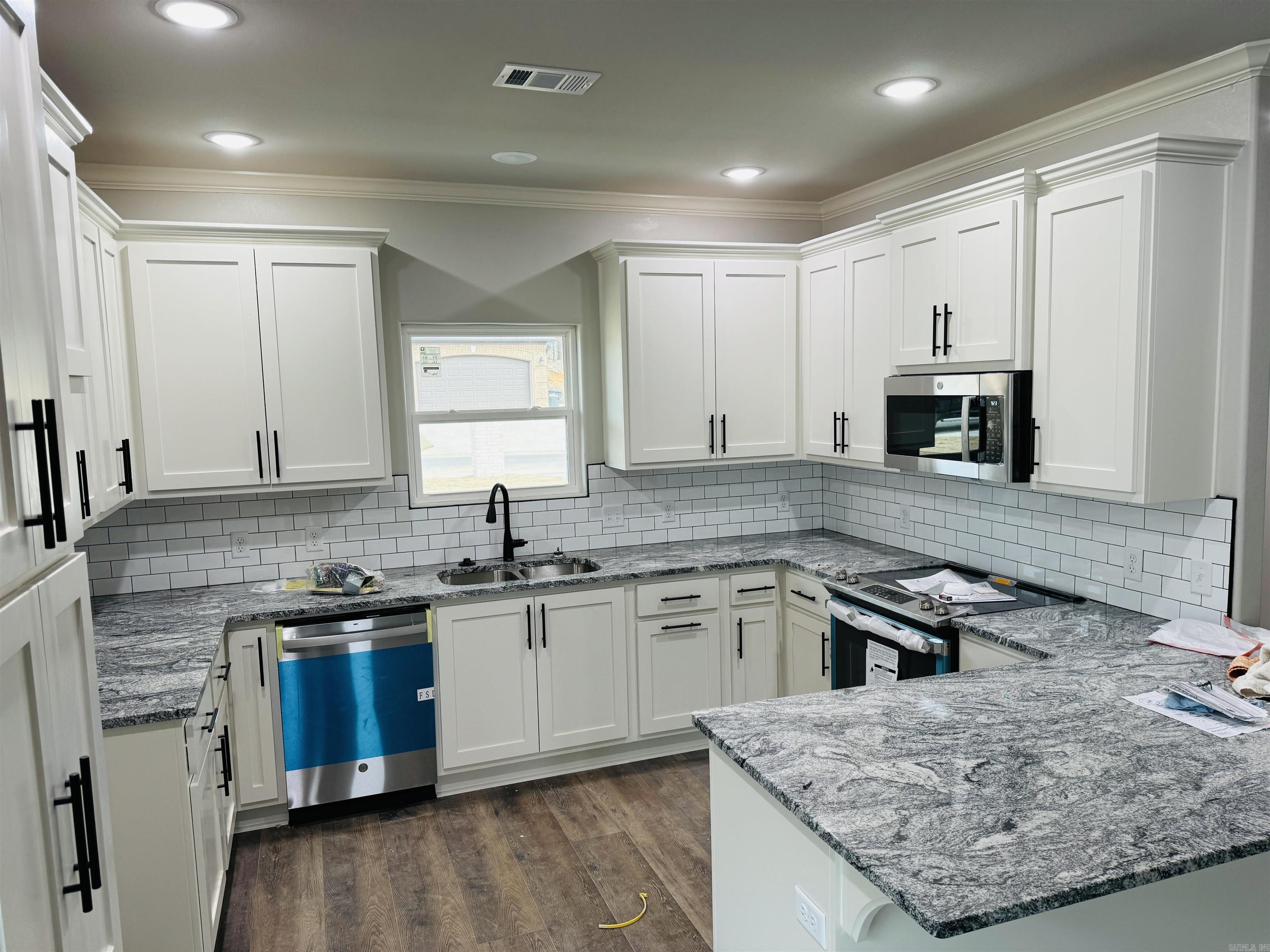 WANDERING RIDGE - Residential