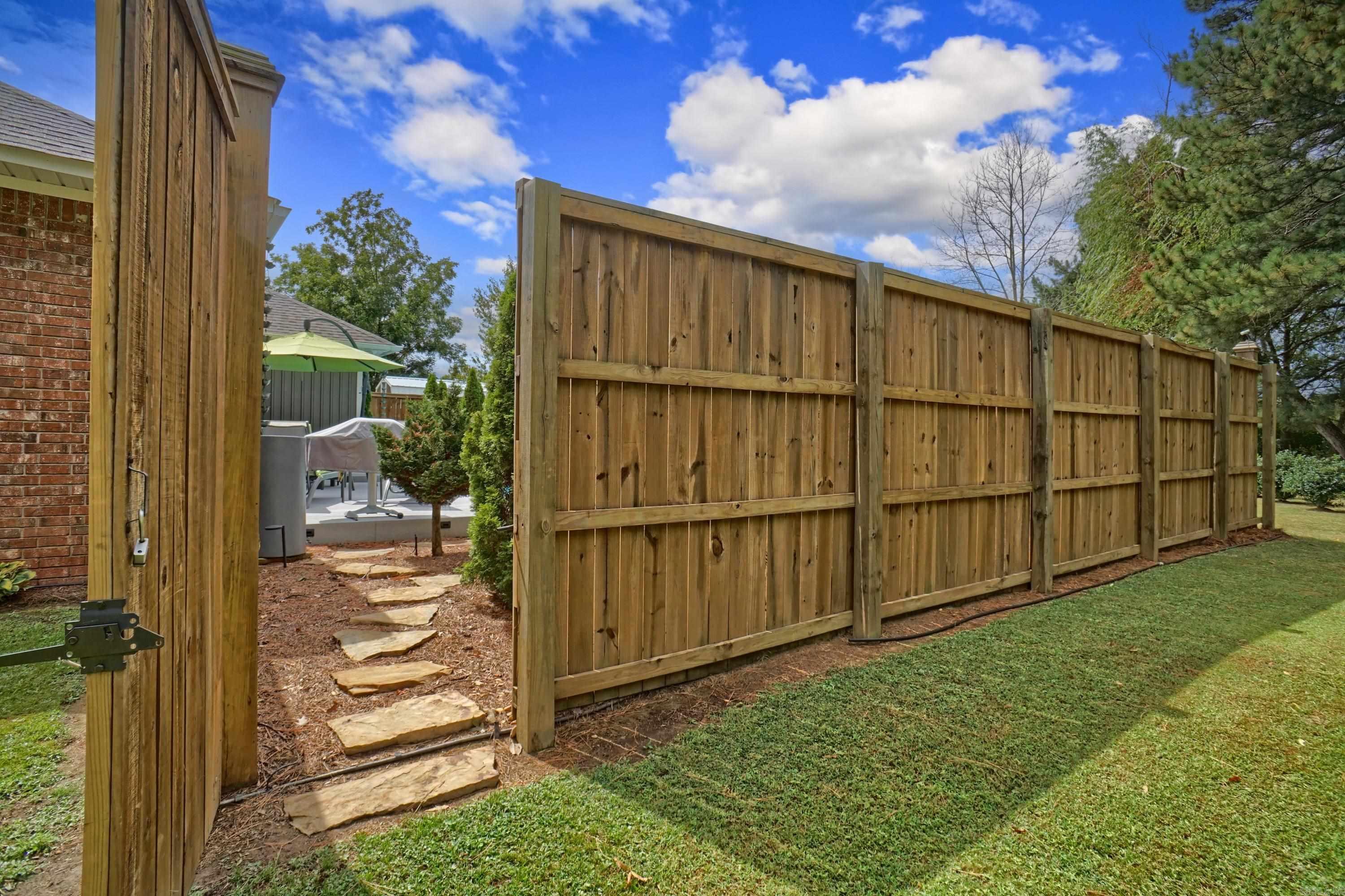 SPRING MEADOW - Residential