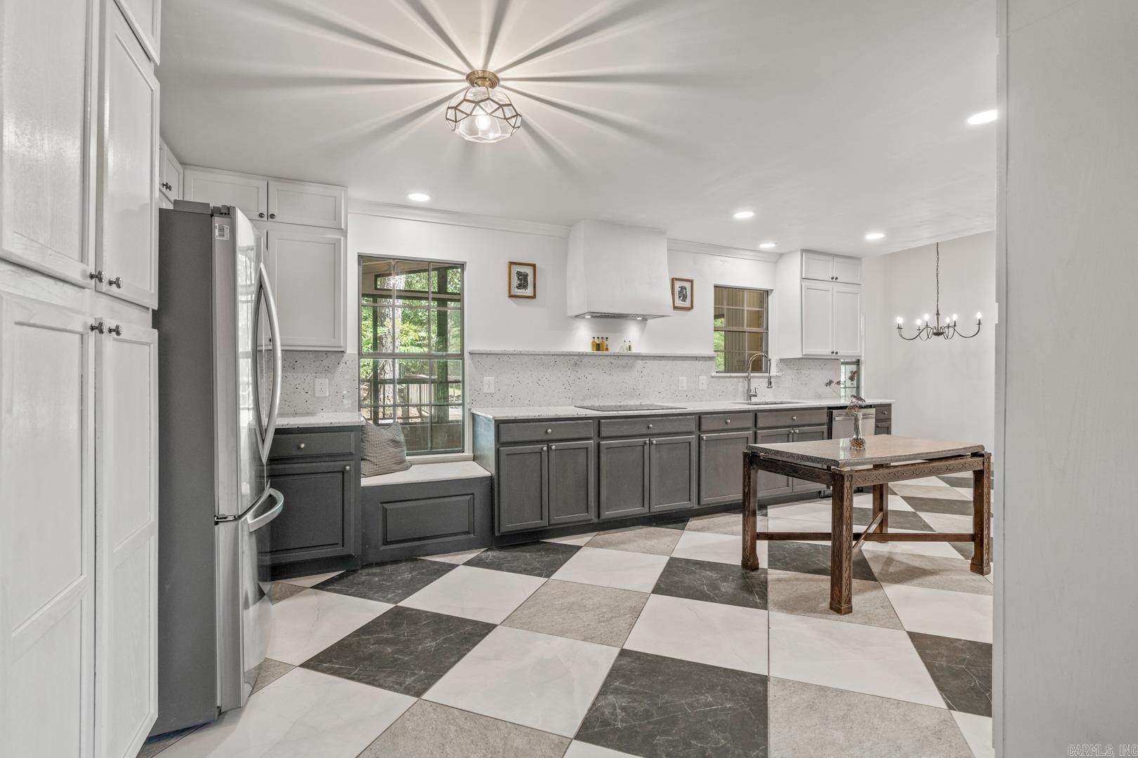 PEBBLE BEACH PARK - Residential