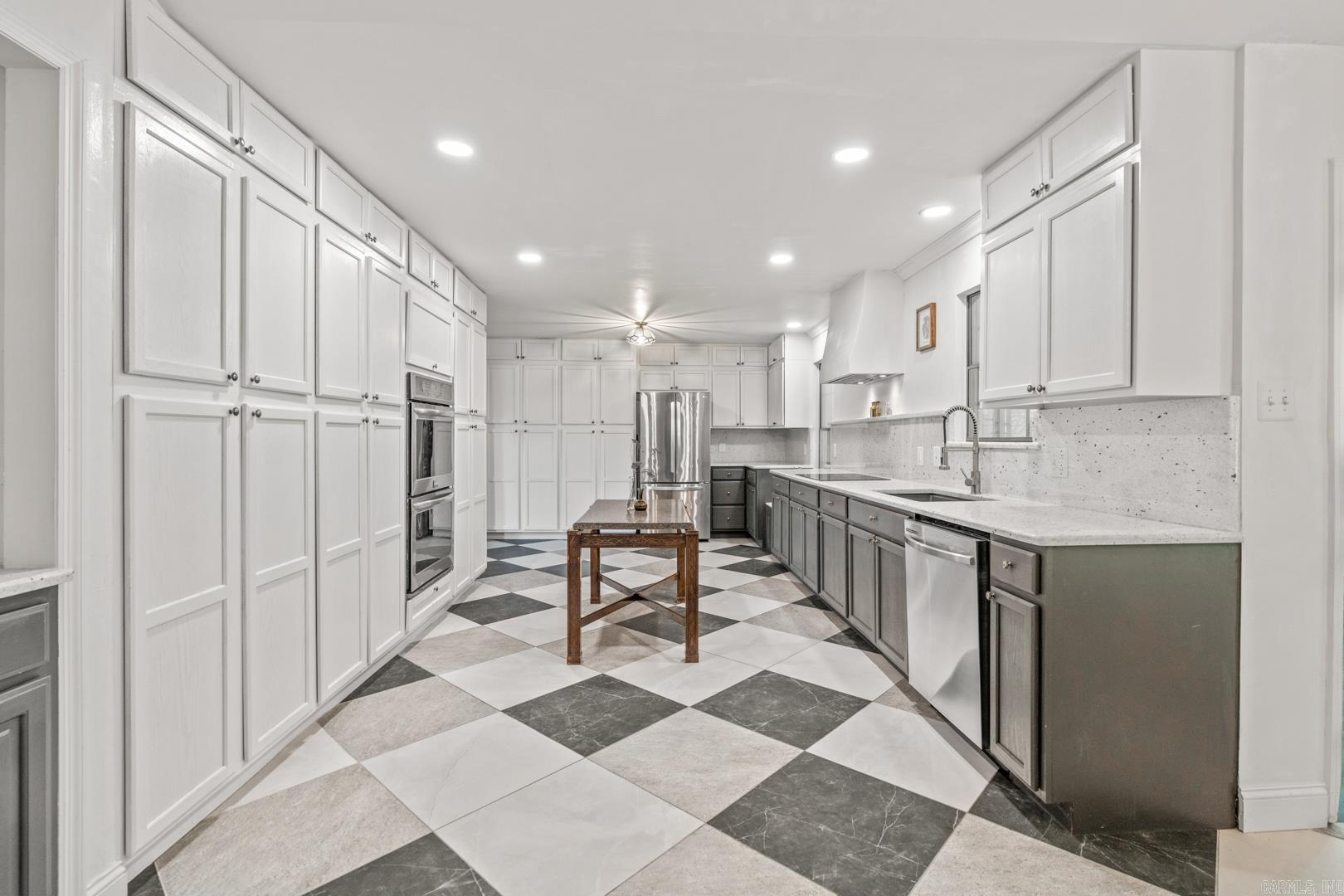 PEBBLE BEACH PARK - Residential