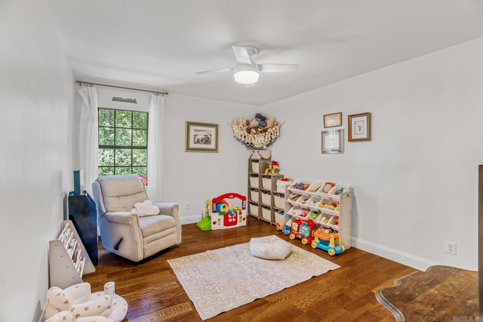 PEBBLE BEACH PARK - Residential