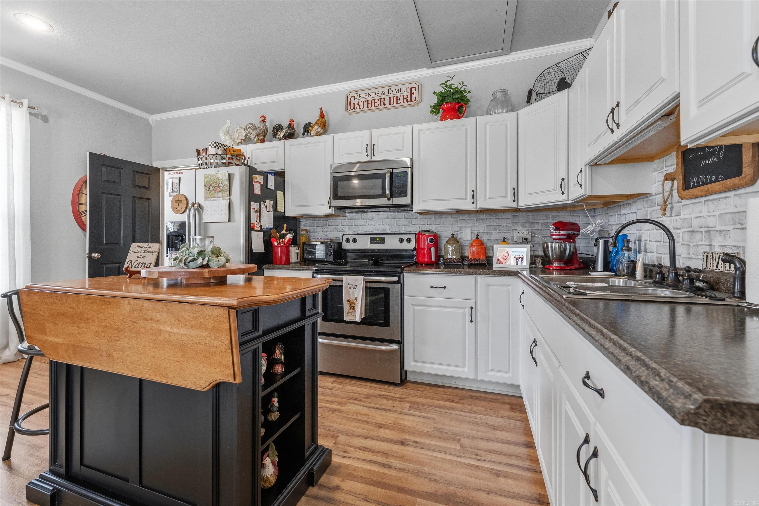 LINDULAKE ESTATES - Residential