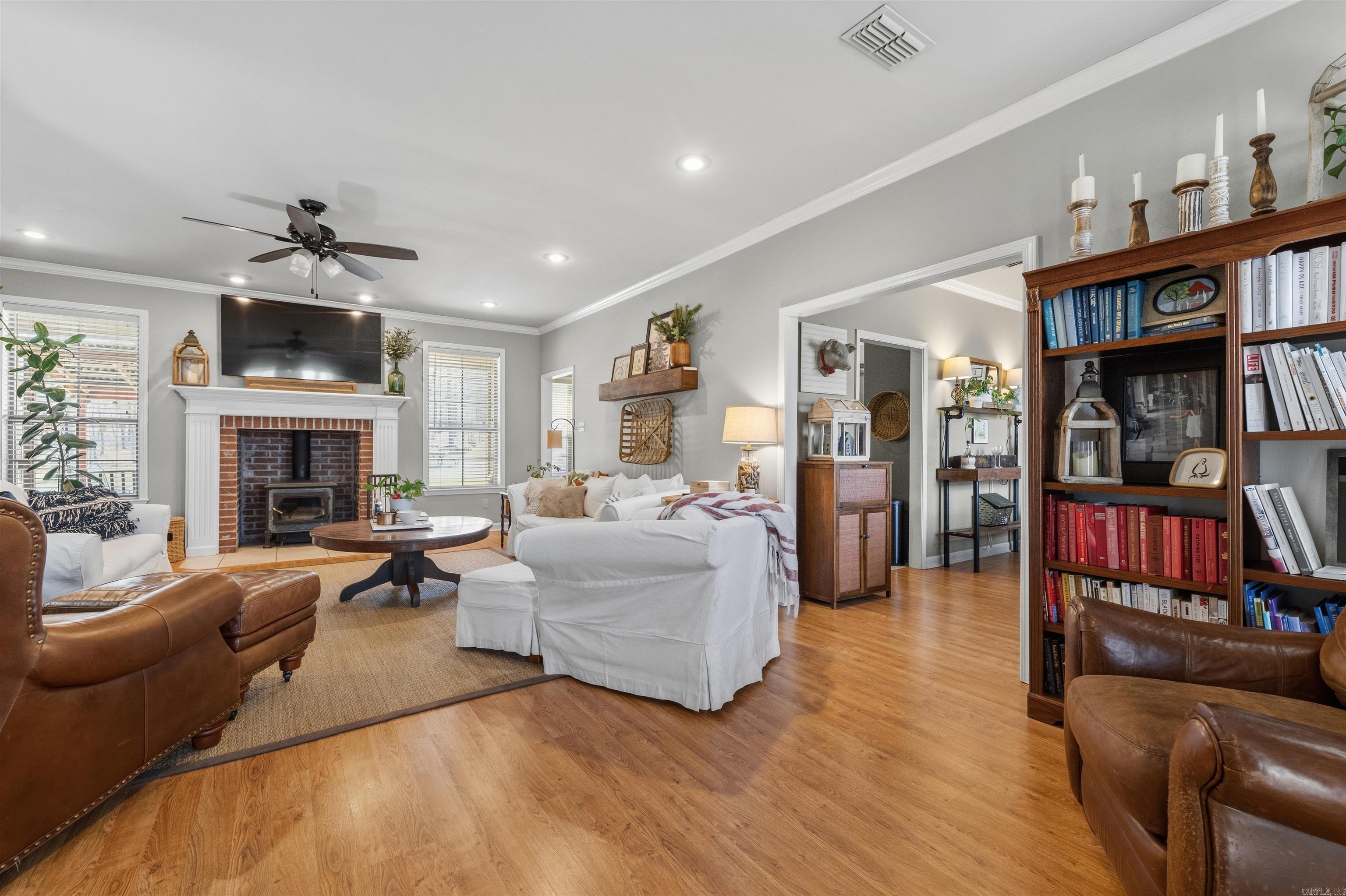 LINDULAKE ESTATES - Residential