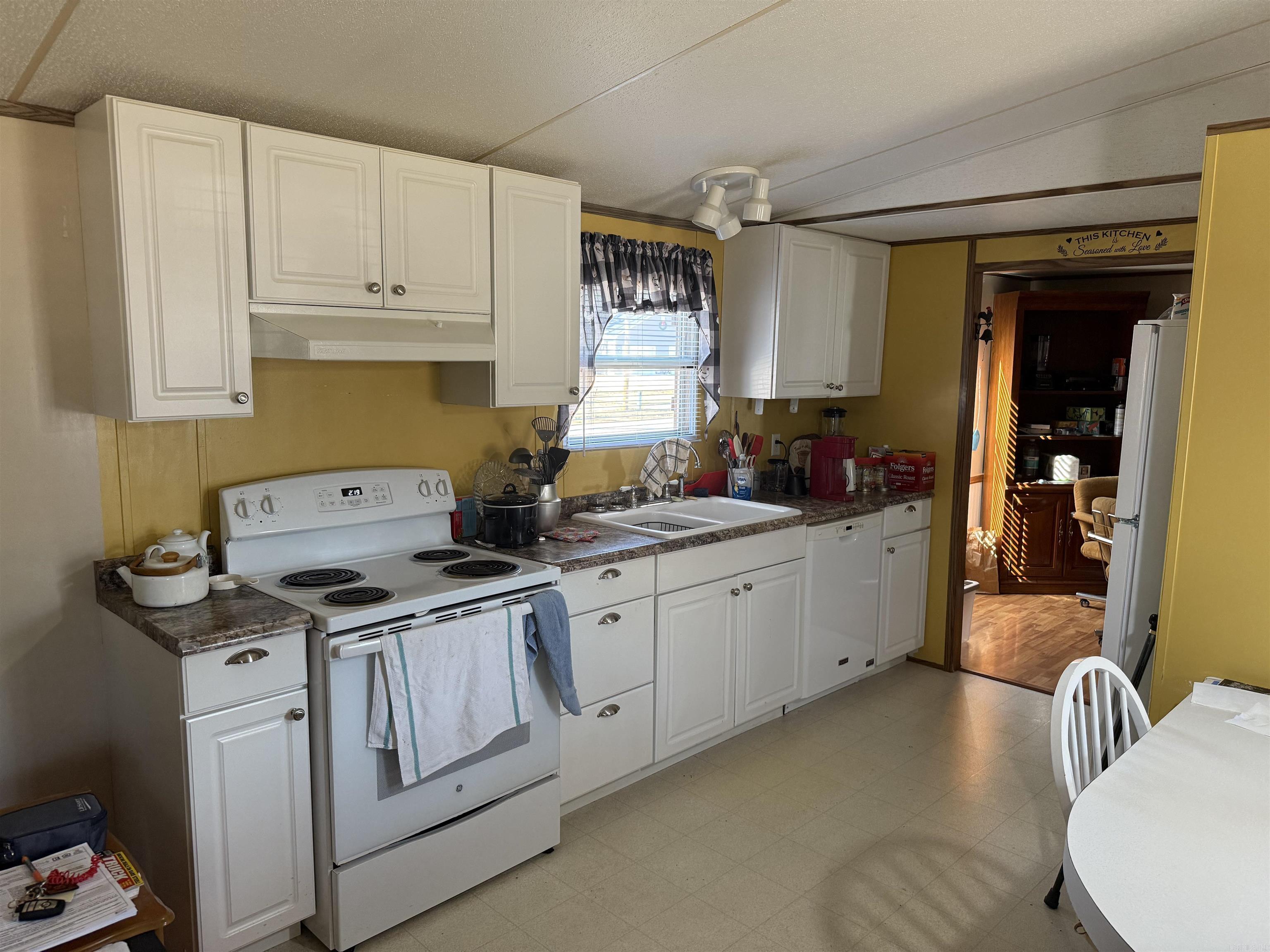 CORYS GLAZIER PEAU - Residential