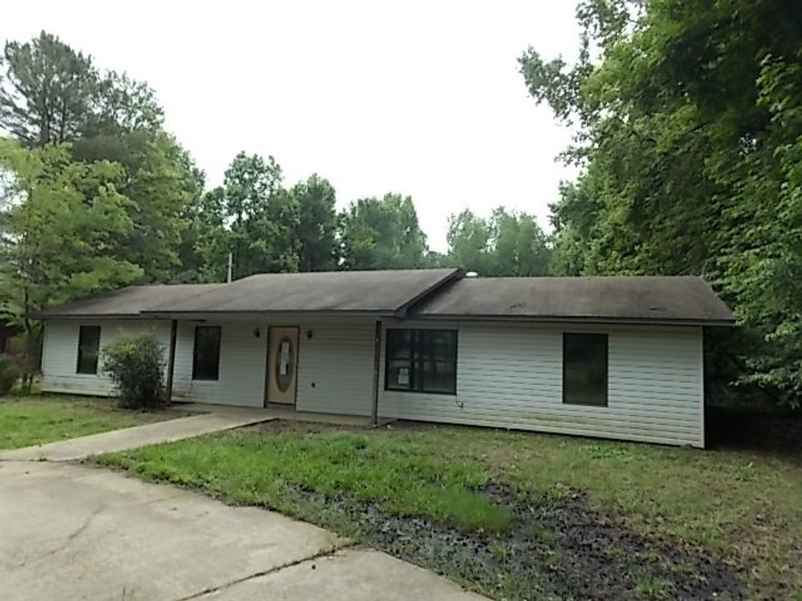 3 bedrooms, 2 baths on 1 acre just outside the city limits of Conway.  Features include office, circle drive and shop.  Call today! Seller has directed that all offers be made using HomePath online offer system at www.homepath.com. Fannie Mae Purchase Addendum is Required with All offers. Owner Occ Cert. Required with all Owner Occ Offers.