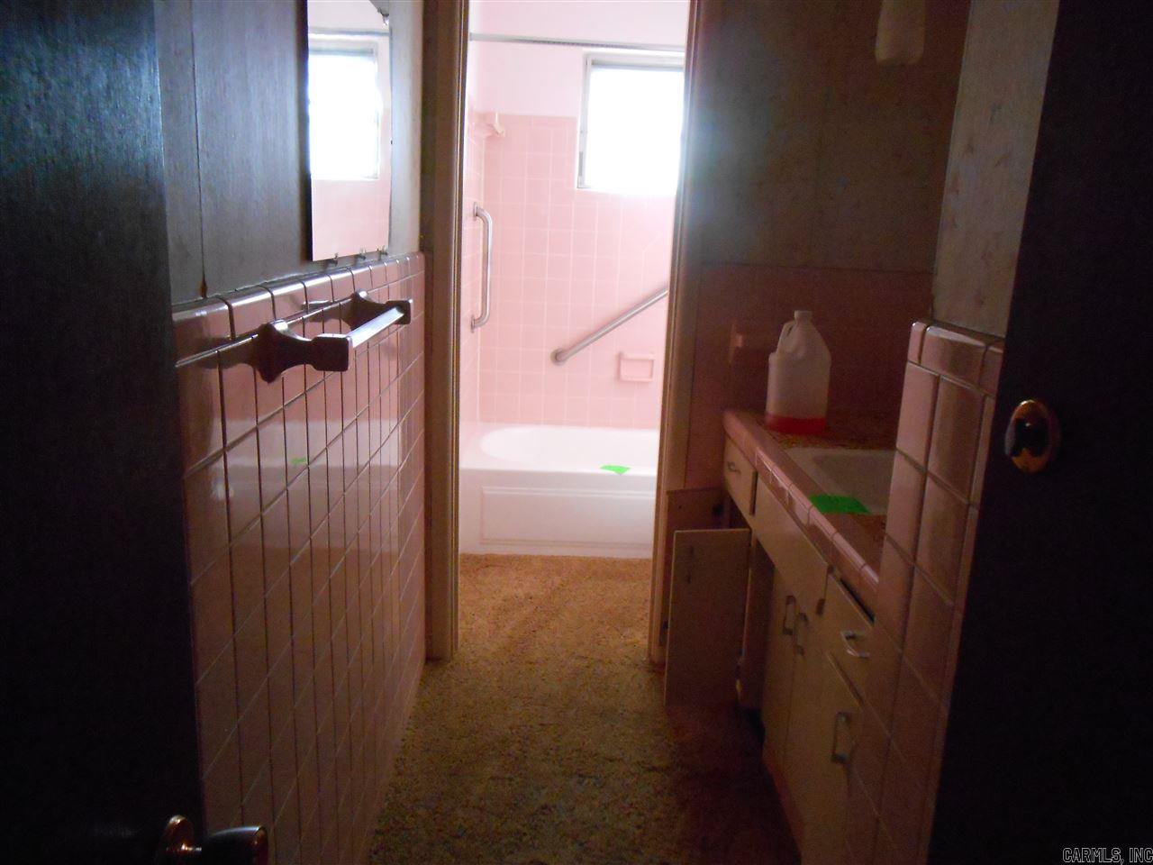 ARROW HEAD MANOR - Residential