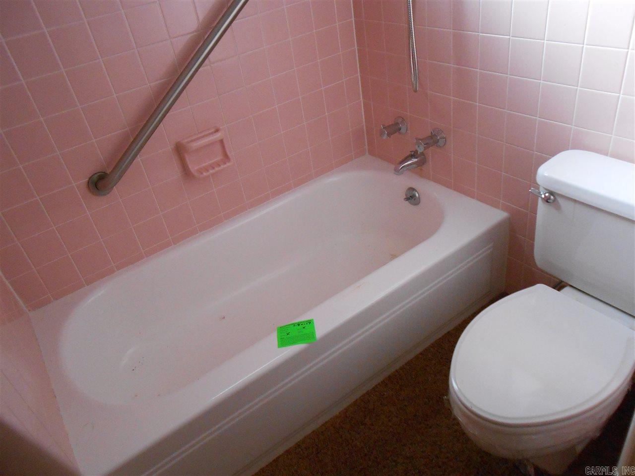 ARROW HEAD MANOR - Residential