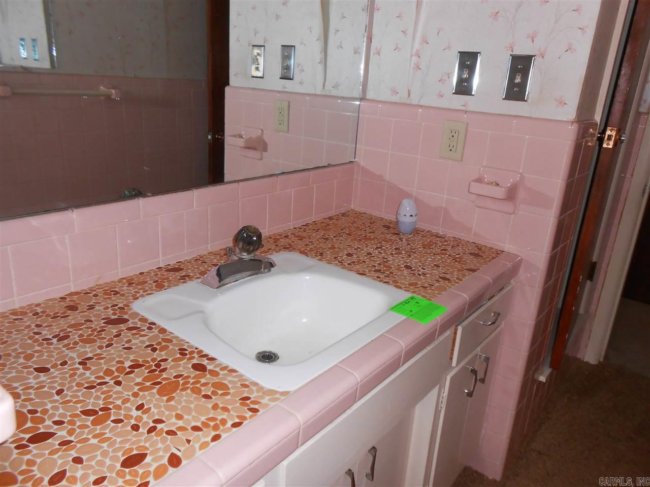 ARROW HEAD MANOR - Residential