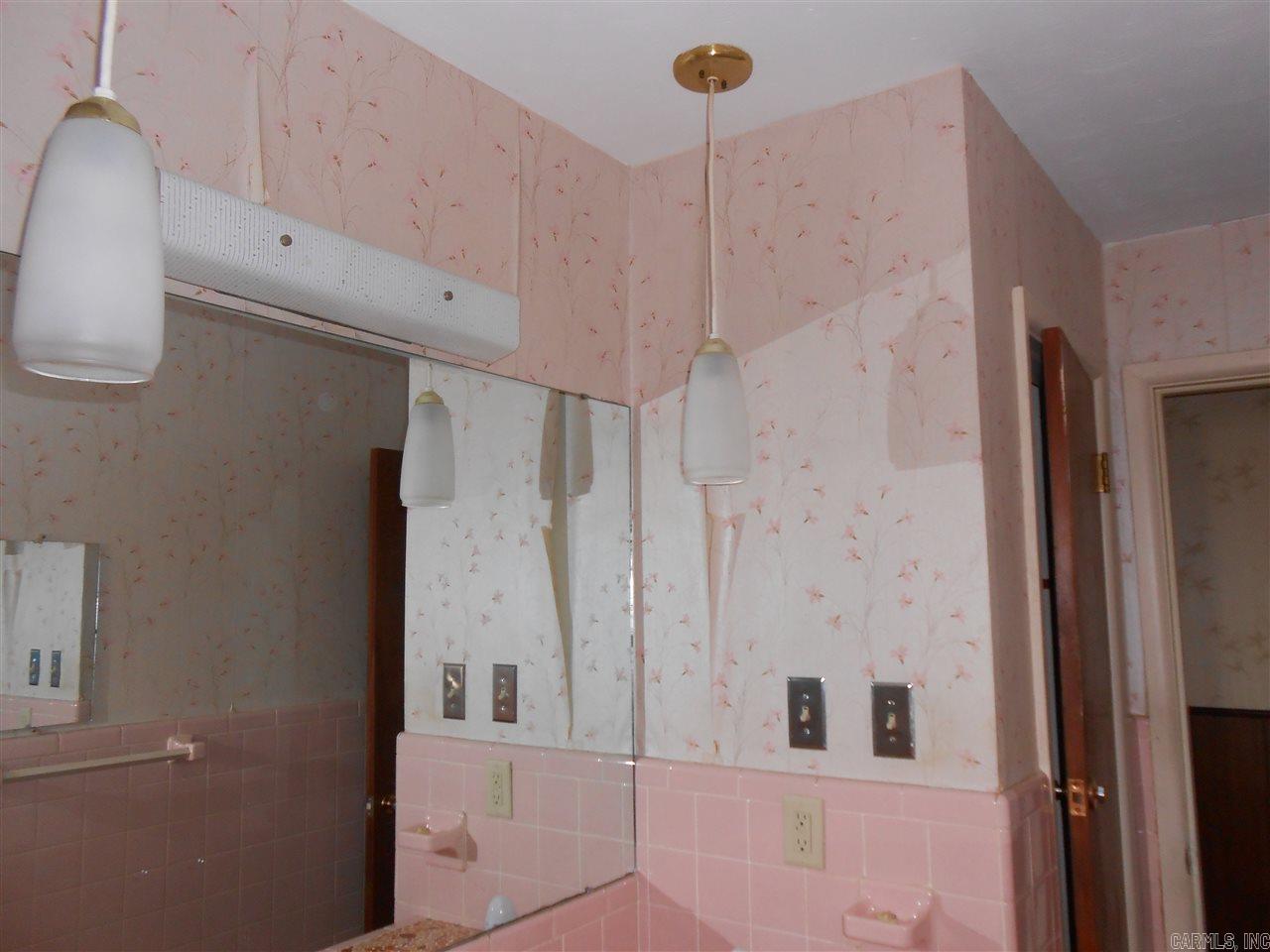 ARROW HEAD MANOR - Residential