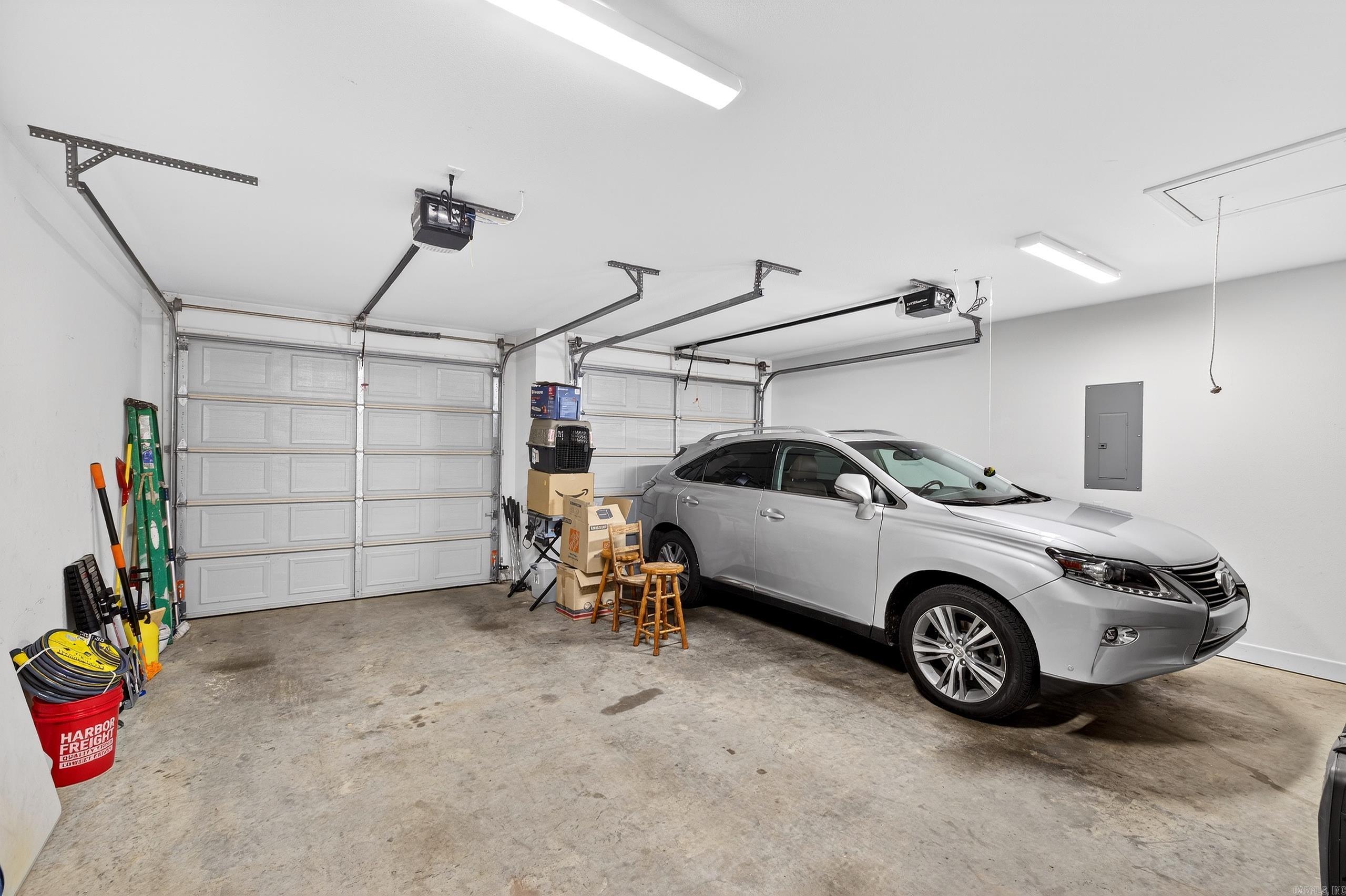 PINEWOOD ESTATES - Residential