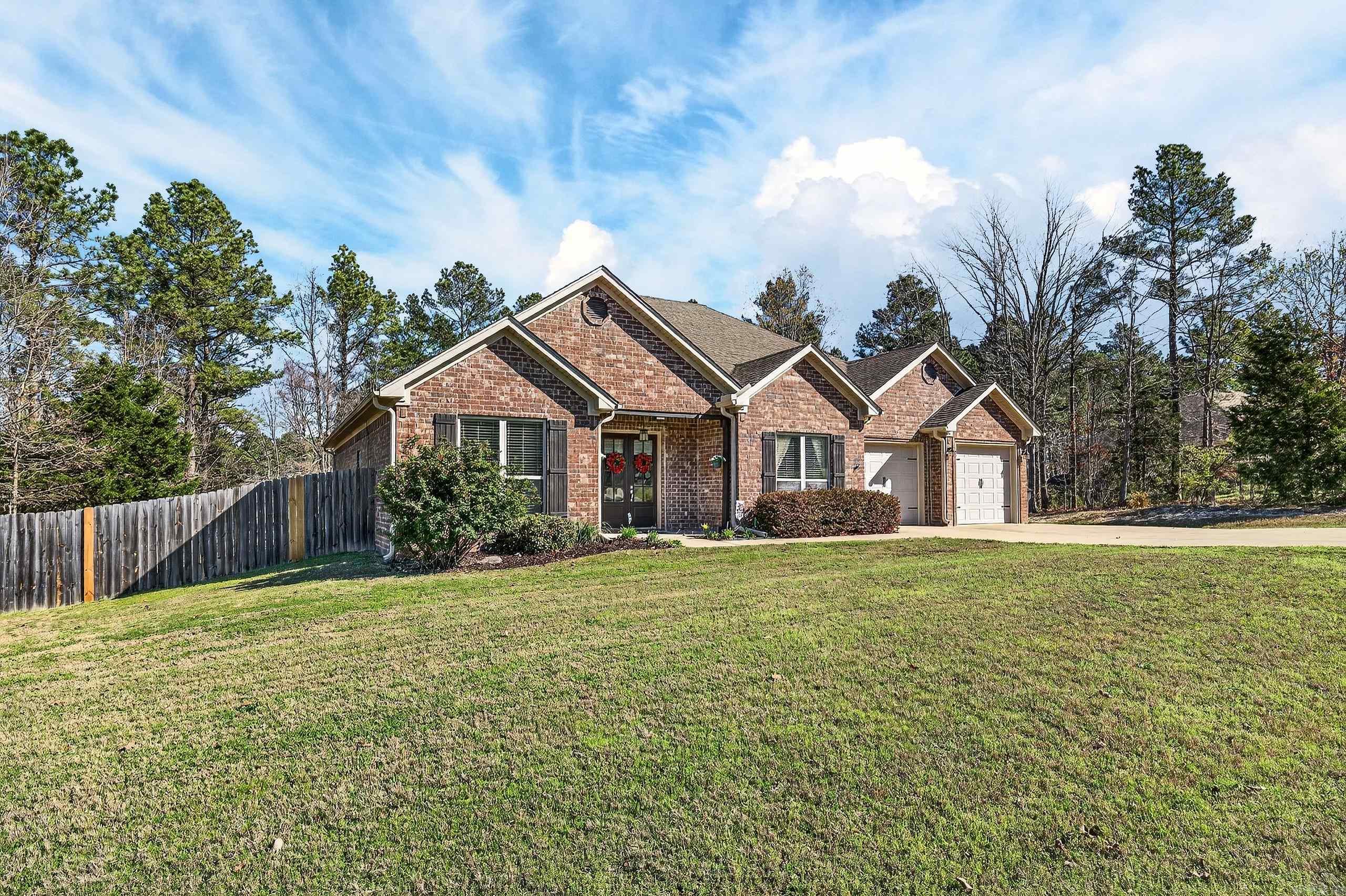 PINEWOOD ESTATES - Residential