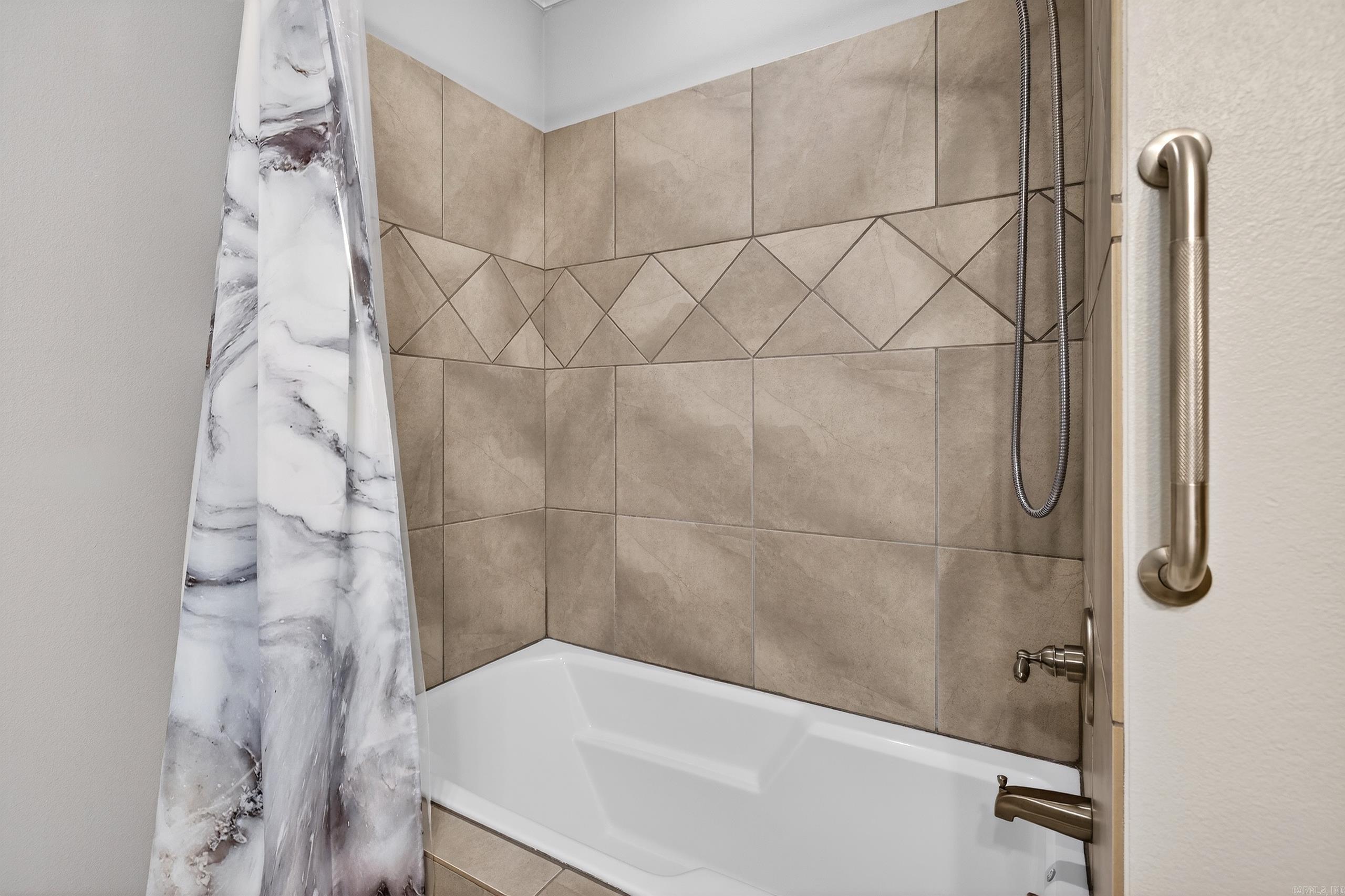 PINEWOOD ESTATES - Residential