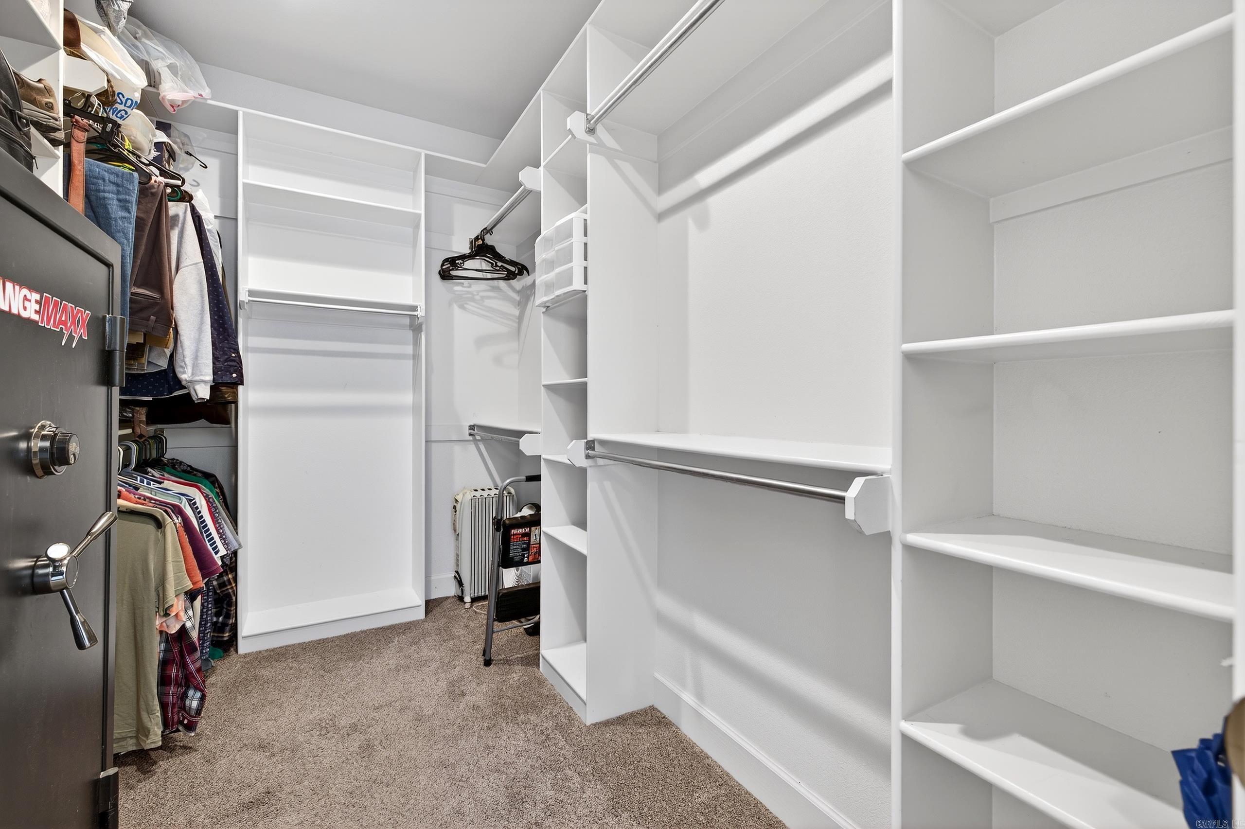 PINEWOOD ESTATES - Residential