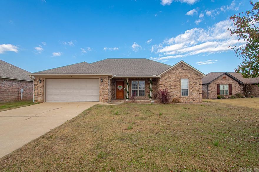 Adorable updated 3 bed 2 bath home in Jewel Estates Subdivision in the heart of Greenbrier. Beautiful flooring throughout the home with stainless steel appliances in the kitchen.  Large backyard for dogs and hanging out with friends and family. Conveniently located to all the amenities in Greenbrier.