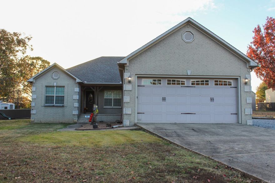 Located just outside of the Searcy city limits, this spacious home offers a great opportunity for those looking to work from home or pursue their hobbies. The property boasts two insulated shops, one of which is heated and cooled, and the larger of the two features three bays. Meanwhile, the home itself was built in 2007 and covers 1,628 square feet. Inside, you'll find three bedrooms and two bathrooms, with tray ceilings and tile and laminate flooring throughout. The master bedroom includes a large walk-in closet and bathroom, making it the perfect retreat after a long day. Sitting on approximately 3/4 of an acre of land, this move-in ready home is perfect for those seeking a little extra space. Whether you're looking to set up a workshop, grow your own garden, or simply enjoy the fresh air, this property offers endless possibilities. So why wait? Schedule your viewing today and see all that this unique property has to offer!