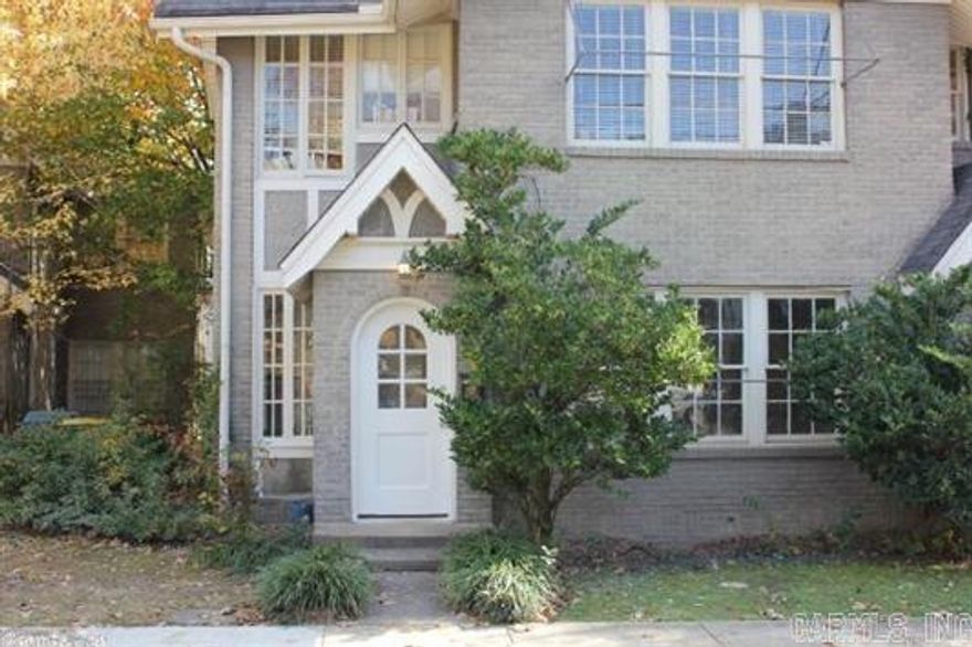 Beautiful Hillcrest Condo for Rent! Updated throughout, fireplace, off street parking in back. Located directly off of Kavanaugh Blvd in the desirable Hillcrest Historic District!  Move in special: Half off first months rent!