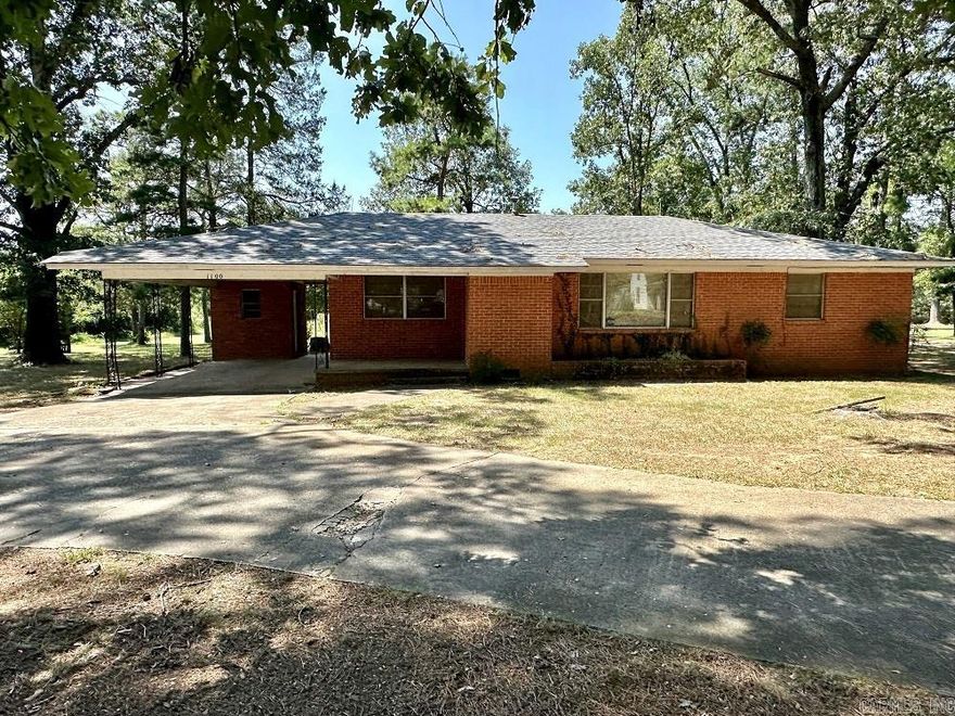 Multipul Use Residential Property. Rent out the small house & replat the back lots to build your dream home or multipul homes. Prime location near Heber Springs shopping,dining & schools. 3 BR home on approx .47 ac lot with newer roof shingles, water heater & York HVAC unit. Majority of Highland Park Subdivision lots established in 1908 are included with the house. The house and lots are approximately 3 acres and being sold "AS IS".  A new survey will be needed to determine correct acreage. This property is not elegable for FHA, VA or USDA-RD financing because the lot do not all adjoin each other due to platted alleys & roads that were never developed. Buyer could request the city close all alleys & roads after purchase.