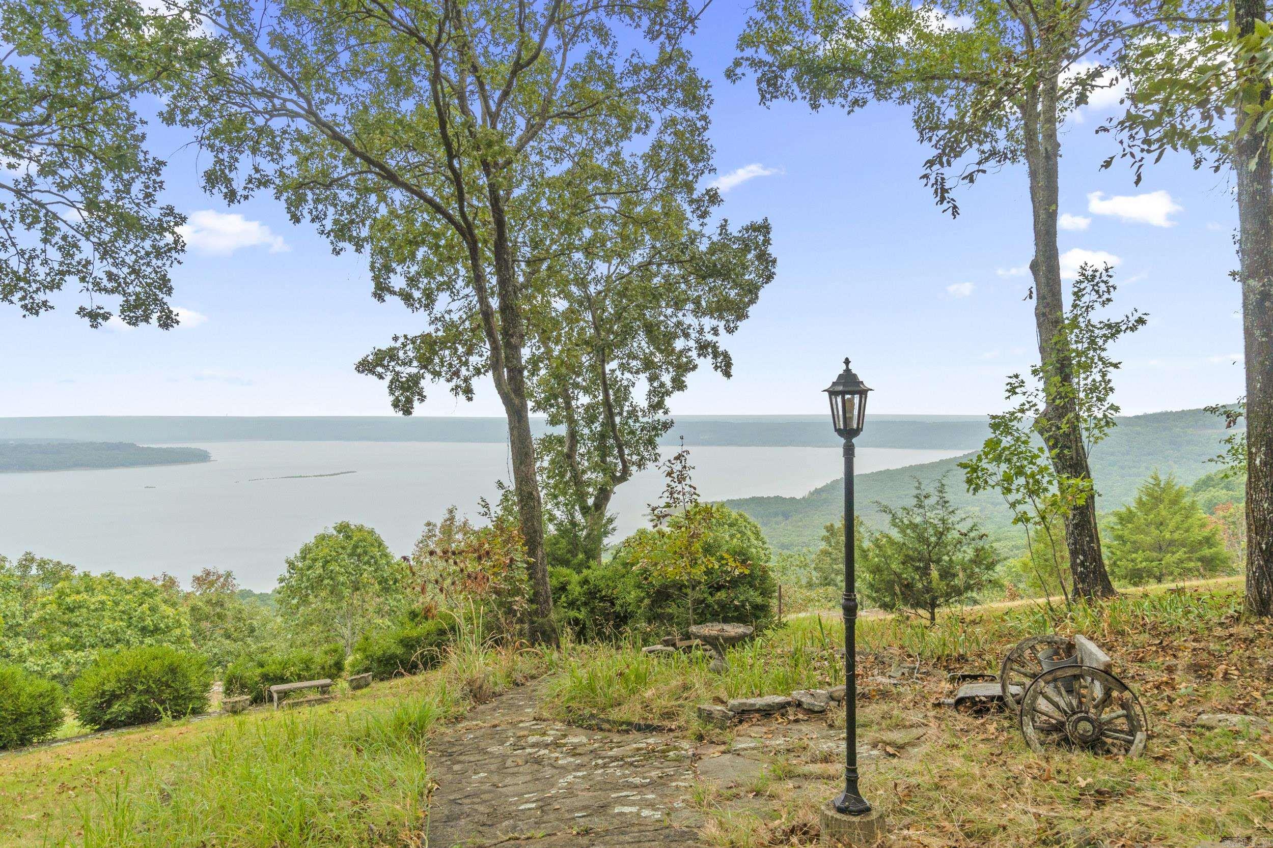 DIAMOND BLUFF ESTATES EAST - Residential