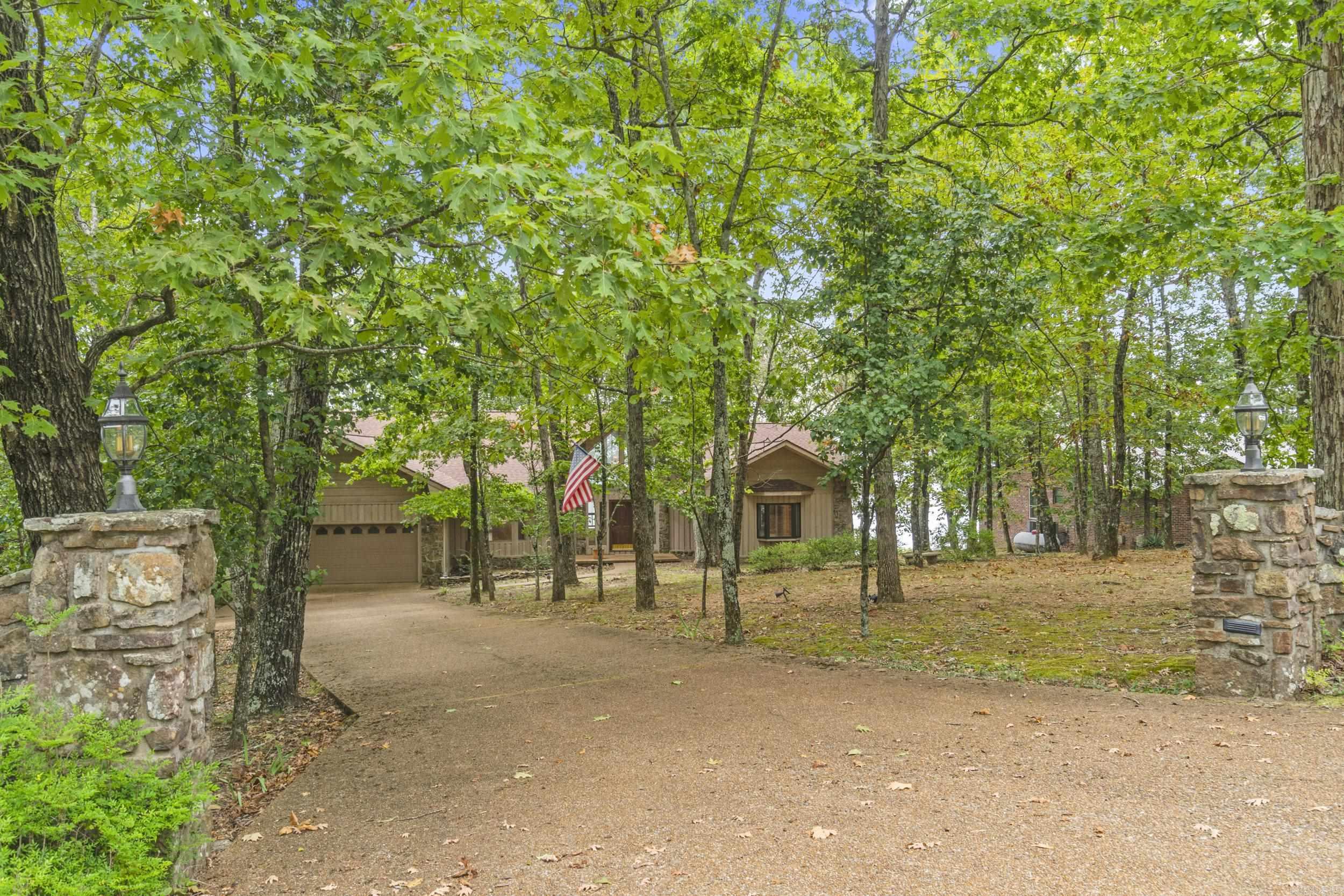 DIAMOND BLUFF ESTATES EAST - Residential