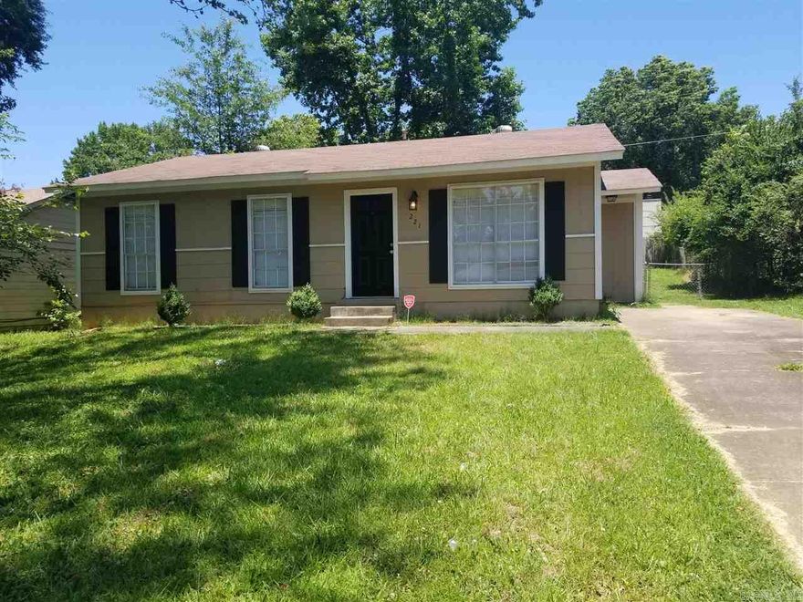 3 bedroom 1 bath home available for rent. Lease terms $800 deposit, $40 application fee. No pets allowed. Apply online at c21prjxrentals.com