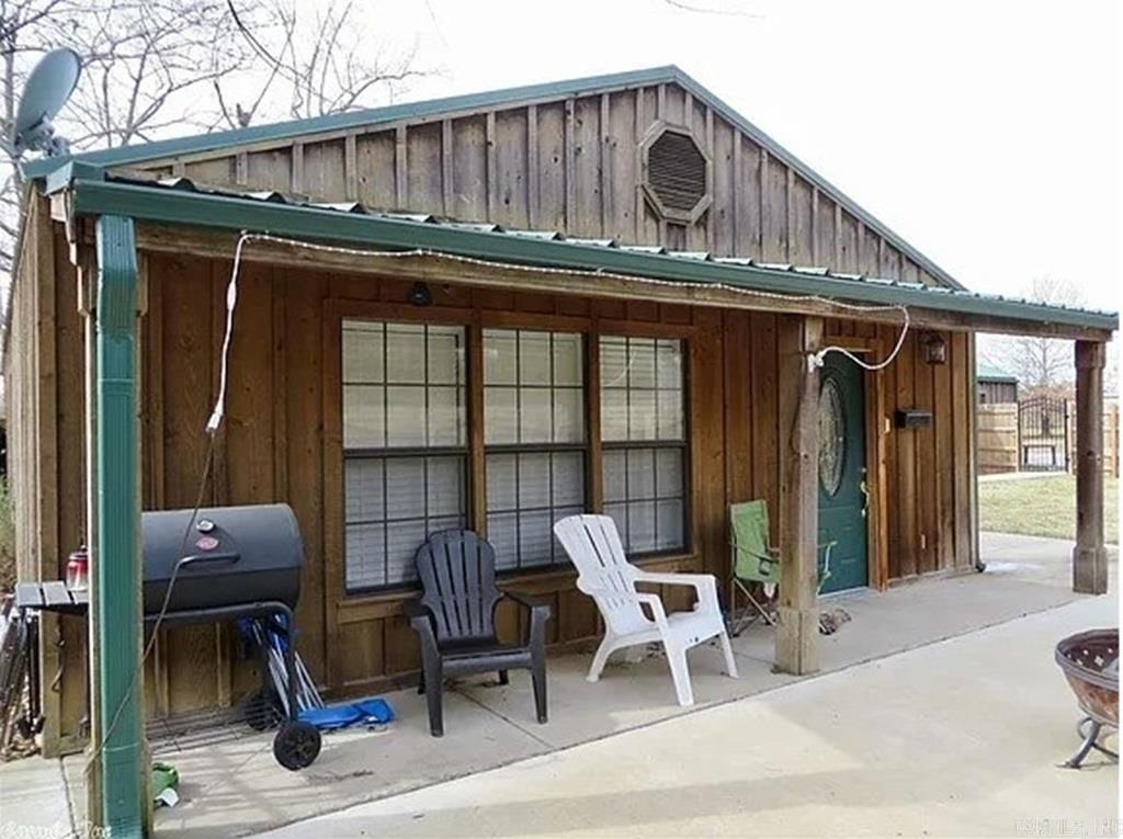 Excellent income producing property. 100% occupied with quality rental history. Front Garage unit has a 3 year lease, and the residential units have long time occupancy. Tenant and two residential units. Call listing agent for appointment only 501-960-8501