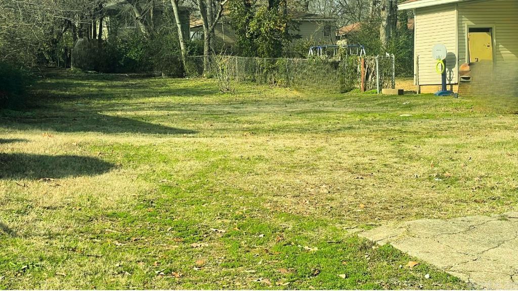 2016 S Van Buren St, Little Rock, AR 72204 - Duplex Ready! LAST LOT... Prime 7,550 sq ft R-3 lot w/approved CUP for 2,275 sq ft (1,138 sq ft/unit) 1-story duplex. Full City of Little Rock Planning Association approval (10-0 vote). Meets all setbacks, no variances needed. 3 off-street parking spaces. Located in Heights Landscape Design Overlay District. No HOA/bill of assurance. All planning complete. Ready for permit & build! Fire access/drainage codes apply. Your investment opportunity awaits!