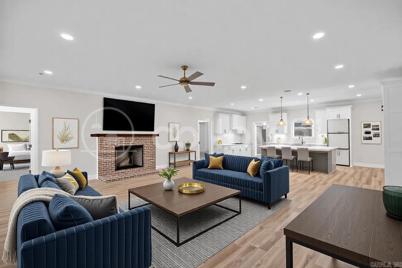 OAK TREE SOUTH - Residential