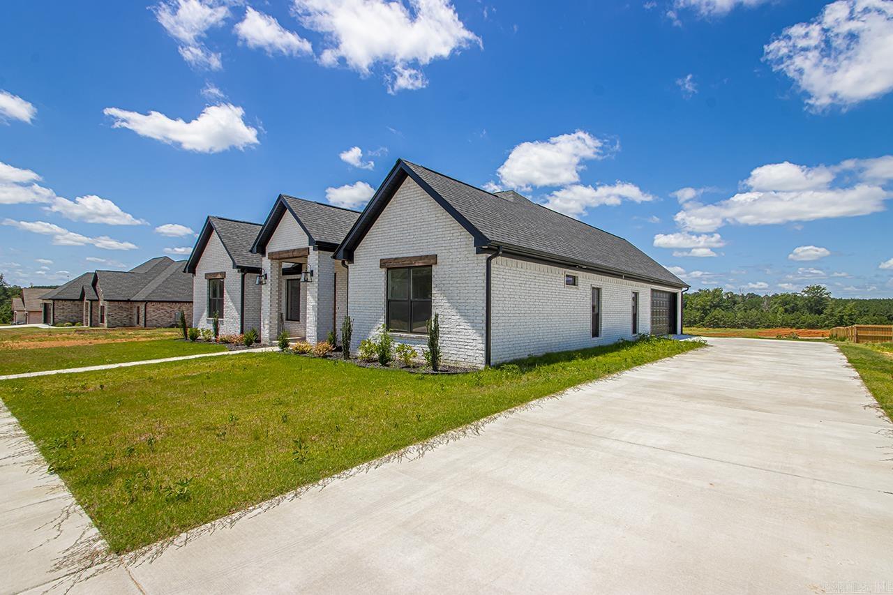 OAK TREE SOUTH - Residential