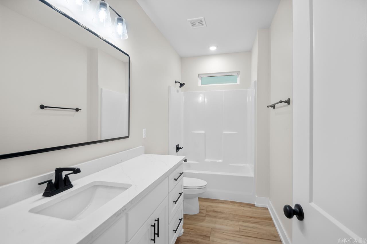 OAK TREE SOUTH - Residential