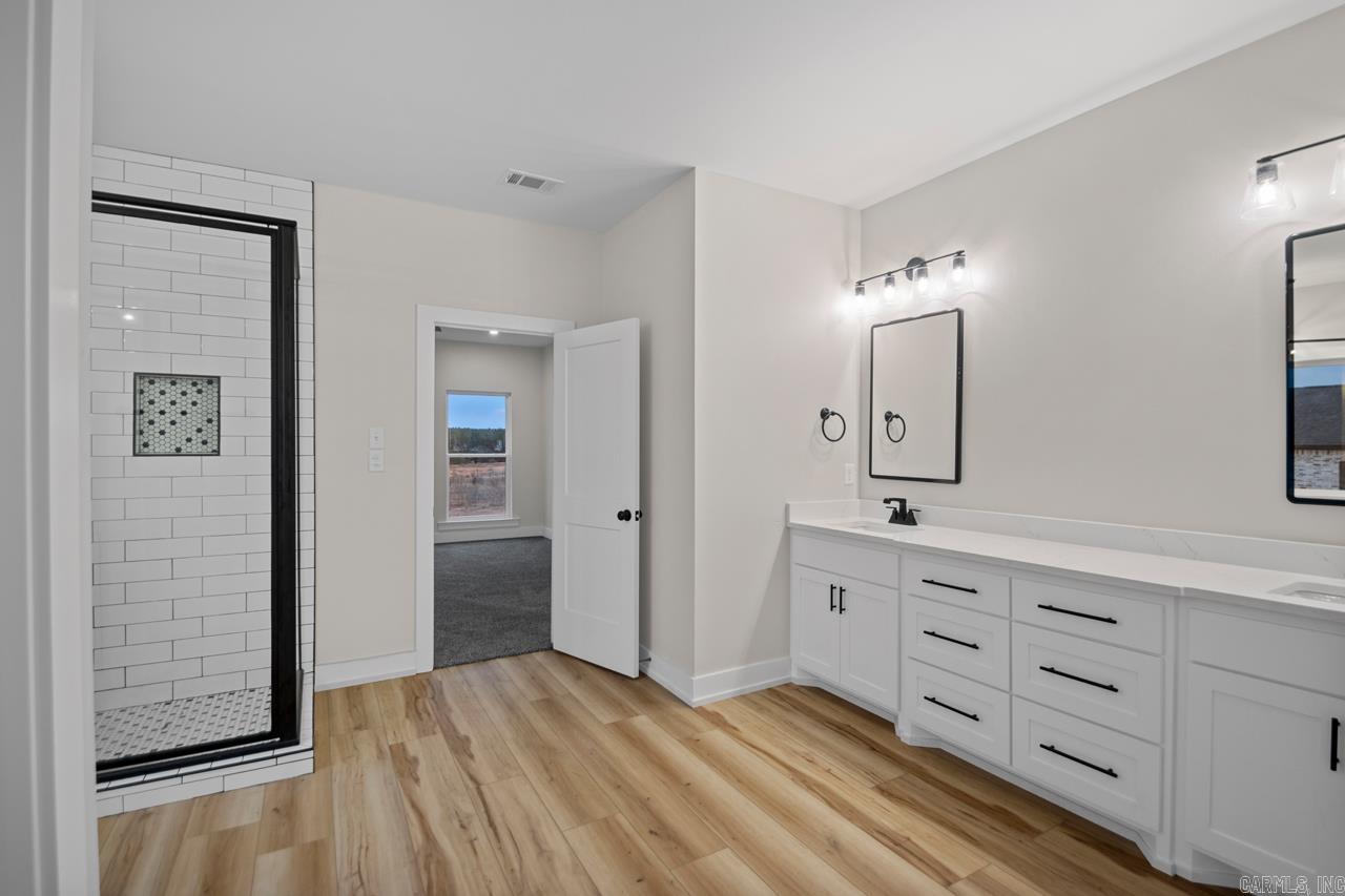 OAK TREE SOUTH - Residential
