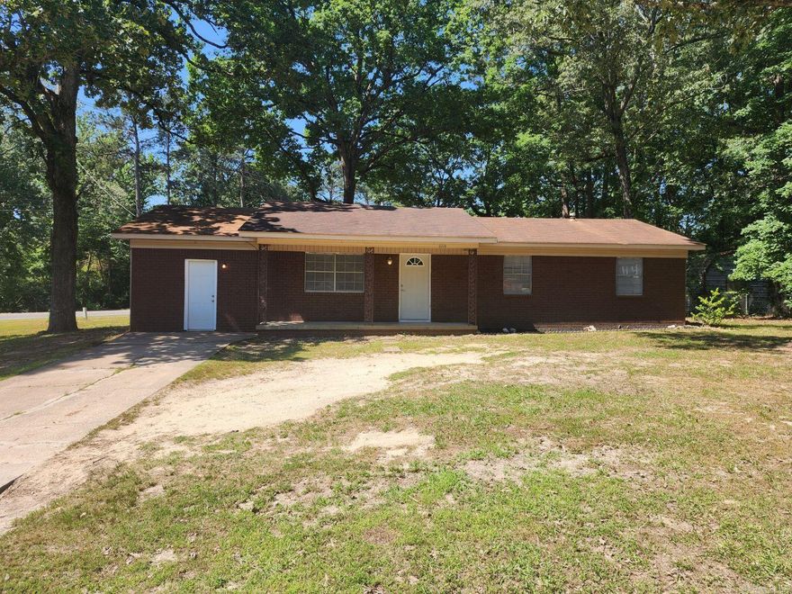 Welcome to this charming 3-bedroom, 1-bathroom home located in Benton, AR. This cozy house features a gas cook stove and dishwasher in the kitchen, perfect for preparing meals and entertaining guests. The spacious layout offers the flexibility of creating a fourth bedroom or a second living space to suit your needs. Outside, you'll find a large yard, ideal for outdoor activities and enjoying the fresh air. Don't miss out on the opportunity to make this house your home! All Prime Realty and Property Management residents are enrolled in the Resident Benefits Package (RBP) for $50.00/month which includes liability insurance, credit building to help boost the resident’s credit score with timely rent payments, up to $1M Identity Theft Protection, HVAC air filter delivery (for applicable properties), move-in concierge service making utility connection and home service setup a breeze during your move-in, our best-in-class resident rewards program, on-demand pest control, and much more! More details upon application.