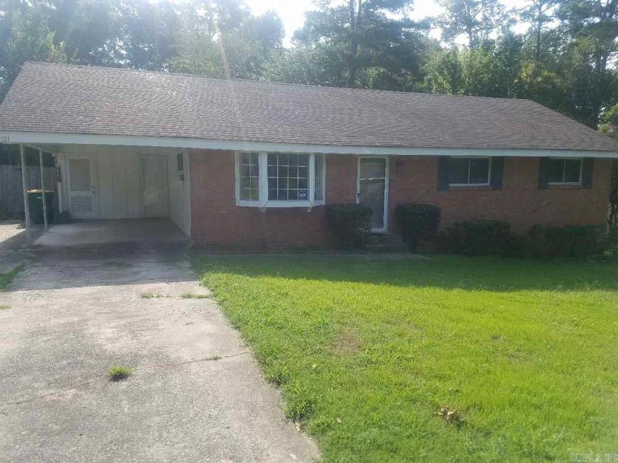 Cute West Little Rock home for rent. Updates throughout, convenient location near Markham/Mississippi.