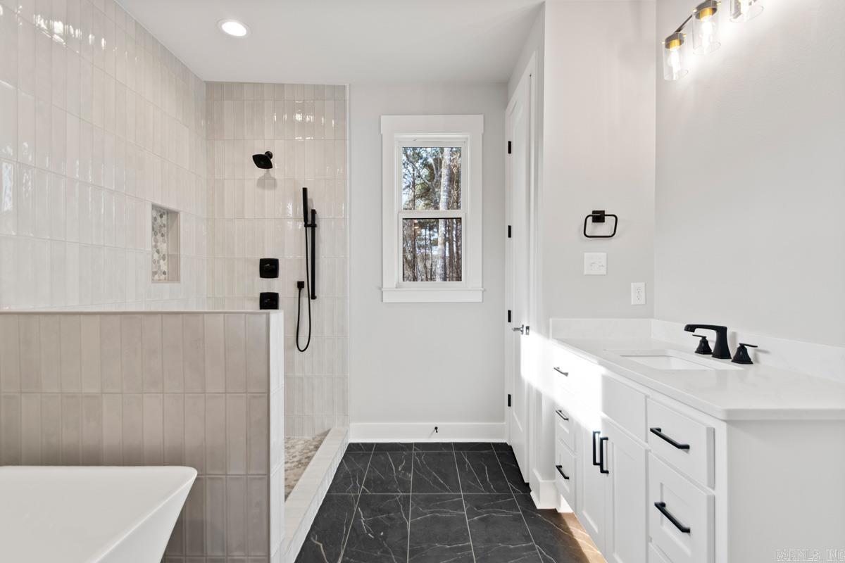 AVILLA MANOR - Residential